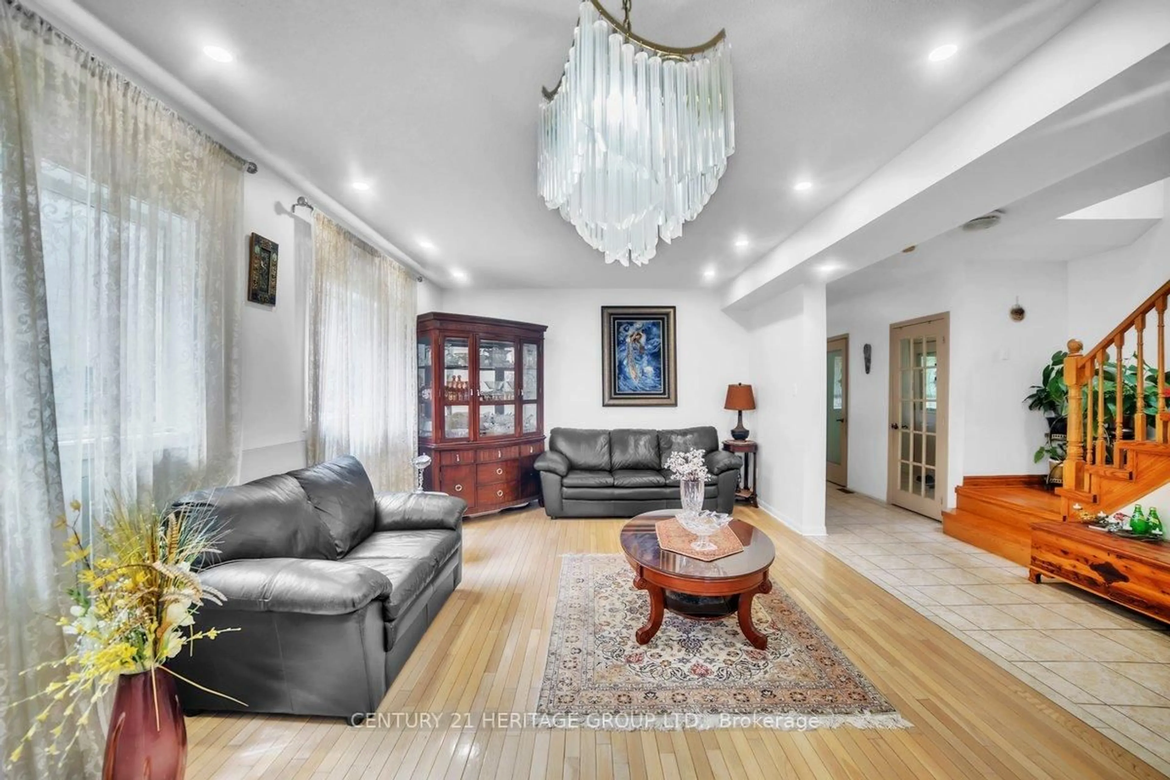 Living room with furniture, unknown for 765 Dillman Ave, Newmarket Ontario L3X 2K3