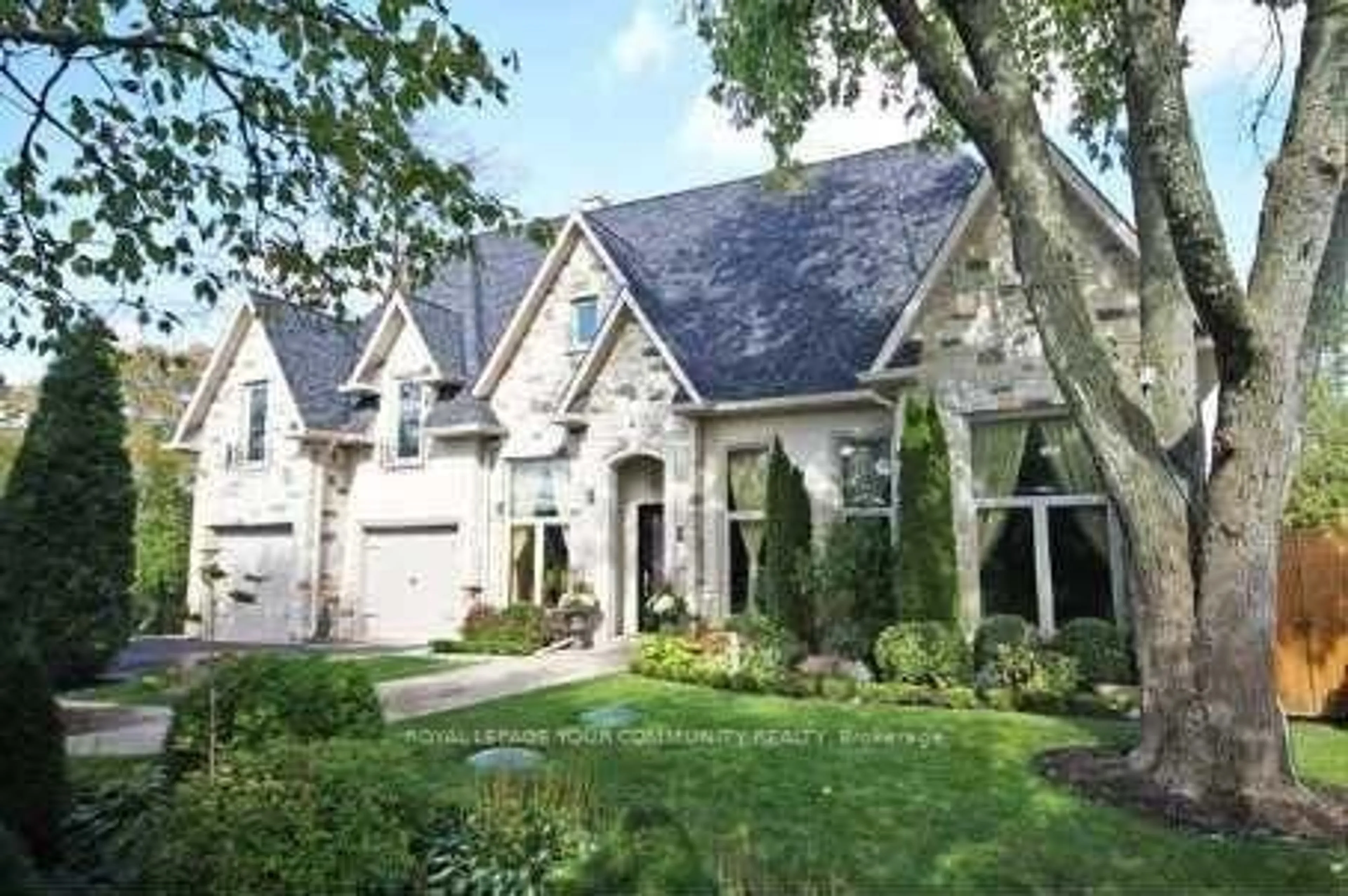 Home with brick exterior material, street for 378 Old Bloomington Rd, Aurora Ontario L4G 0M2