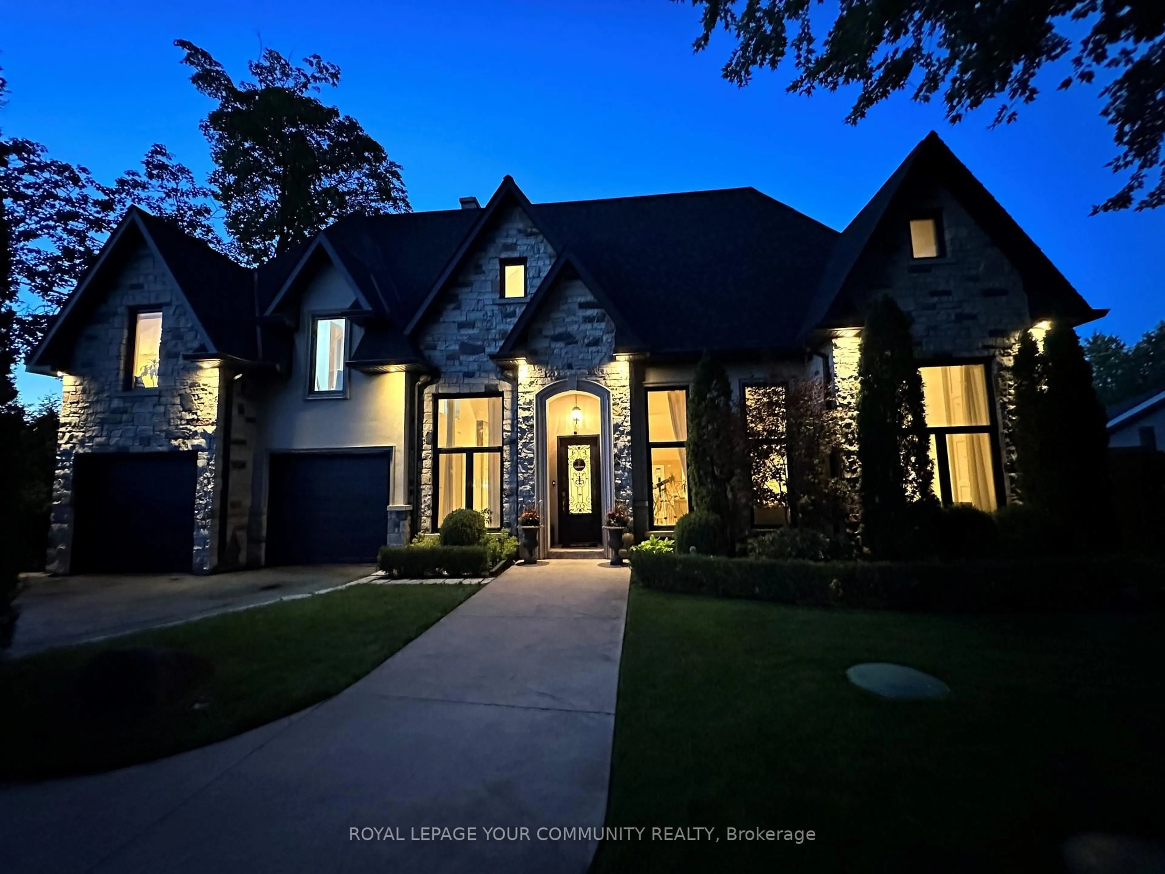 Home with brick exterior material, street for 378 Old Bloomington Rd, Aurora Ontario L4G 0M2