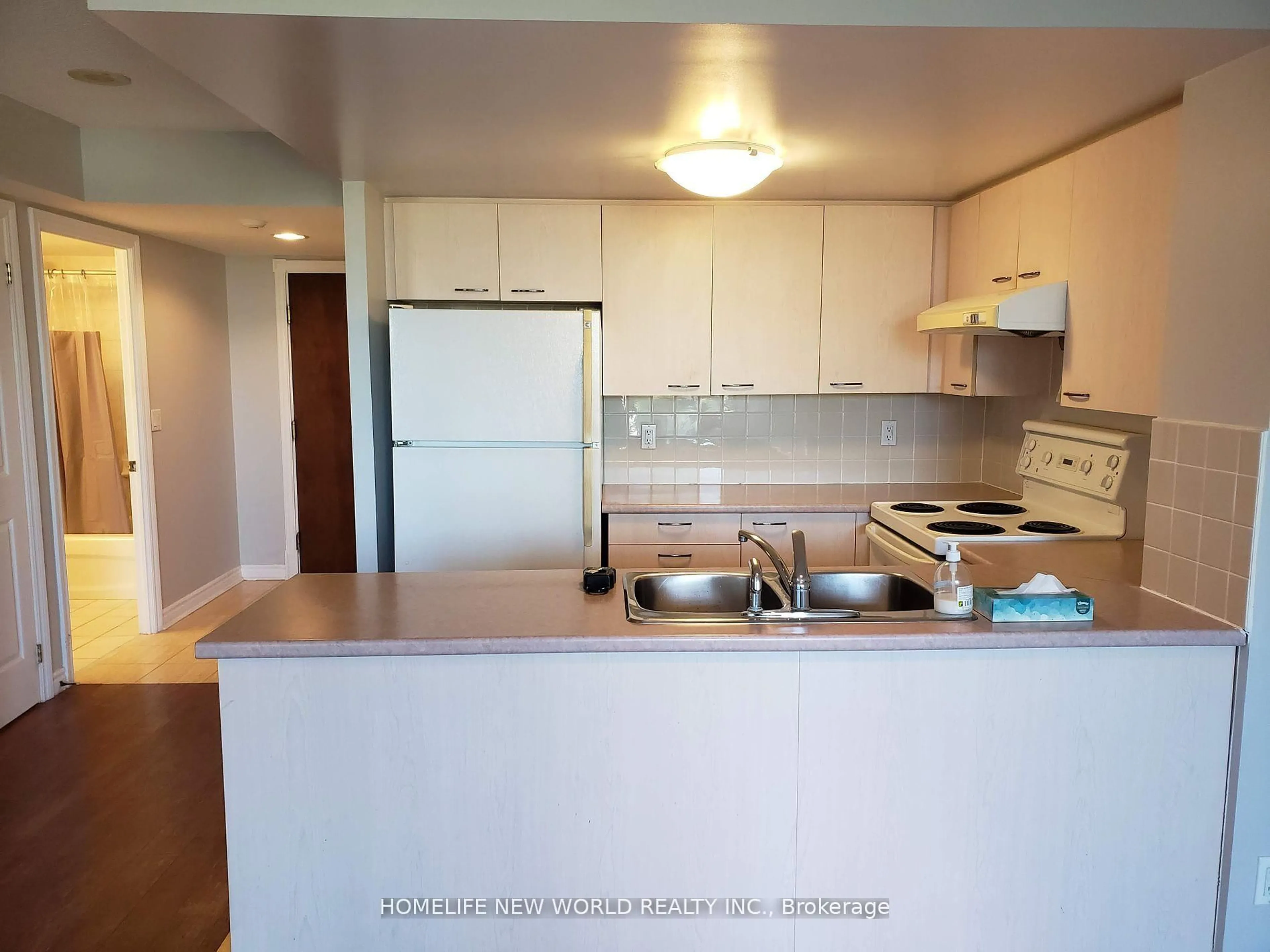 Standard kitchen, unknown for 130 Pond Dr #301, Markham Ontario L3T 7W5
