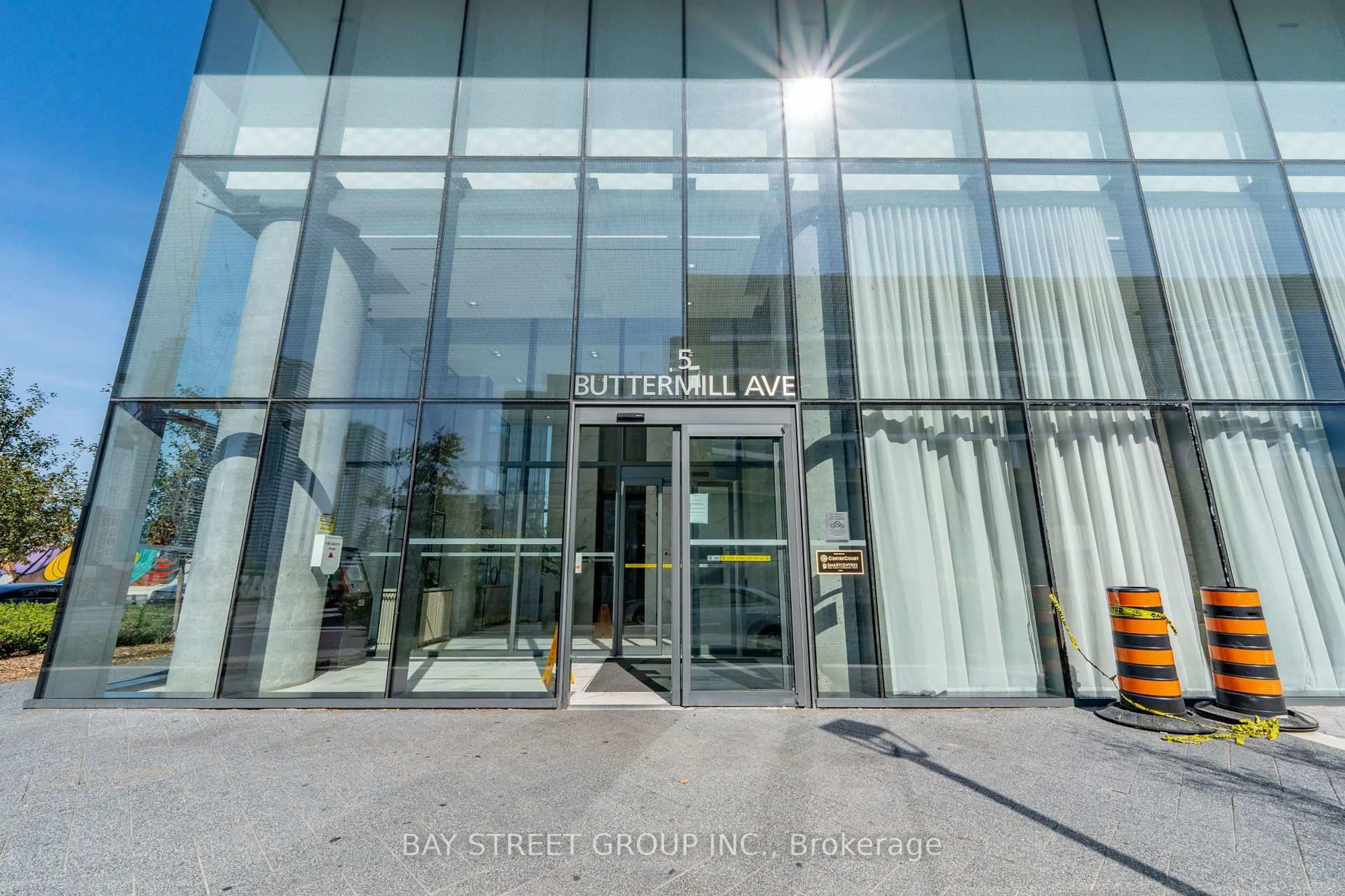 Indoor foyer for 5 Buttermill Ave #3208, Vaughan Ontario L4K 0J5