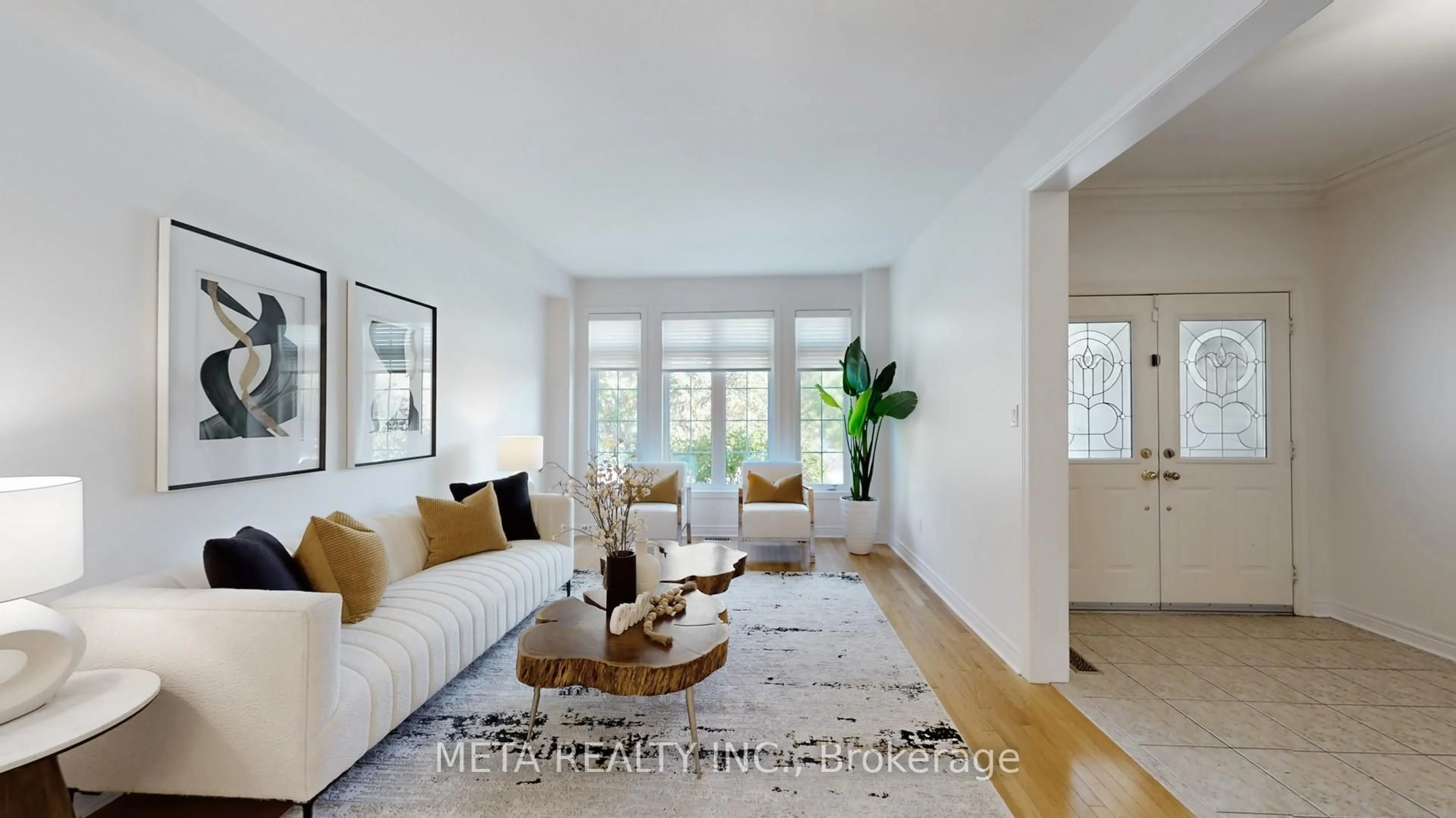 Living room with furniture, unknown for 188 Willis Dr, Aurora Ontario L4G 7M2