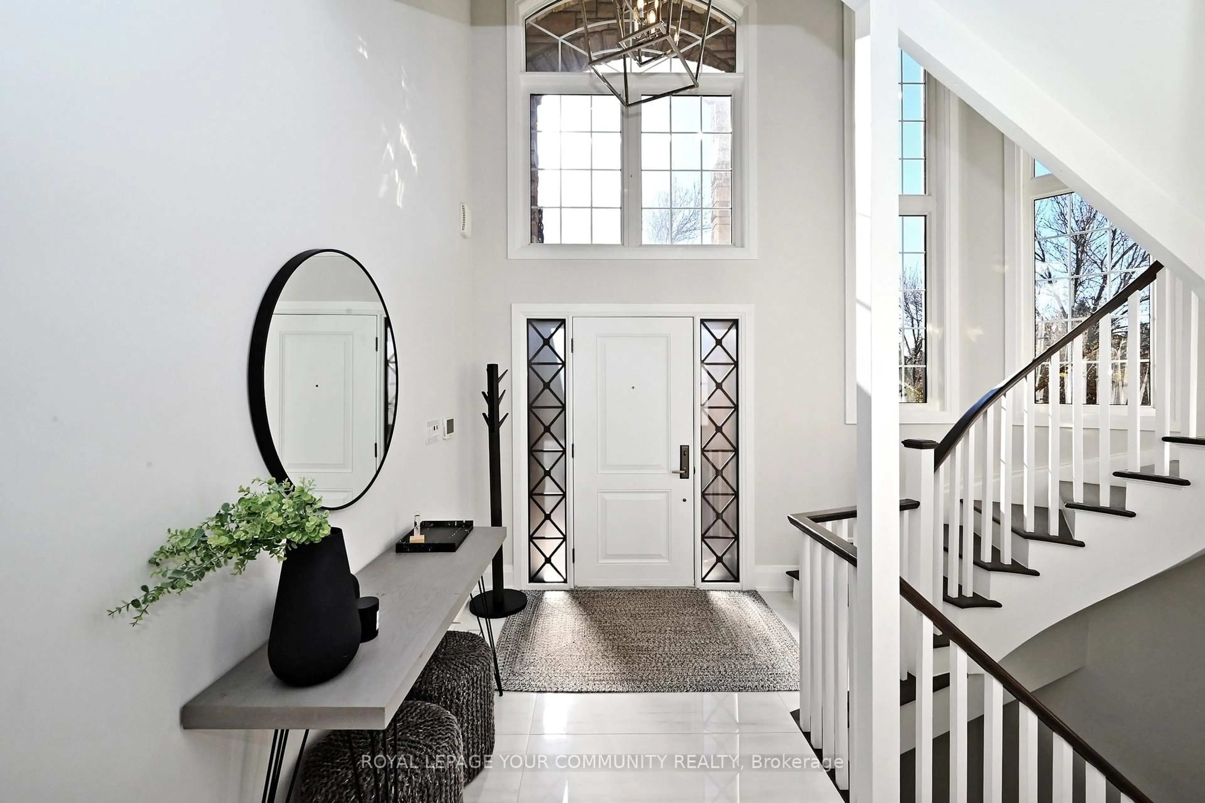 Indoor entryway for 313 Willis Dr, Aurora Ontario L4G 7M3