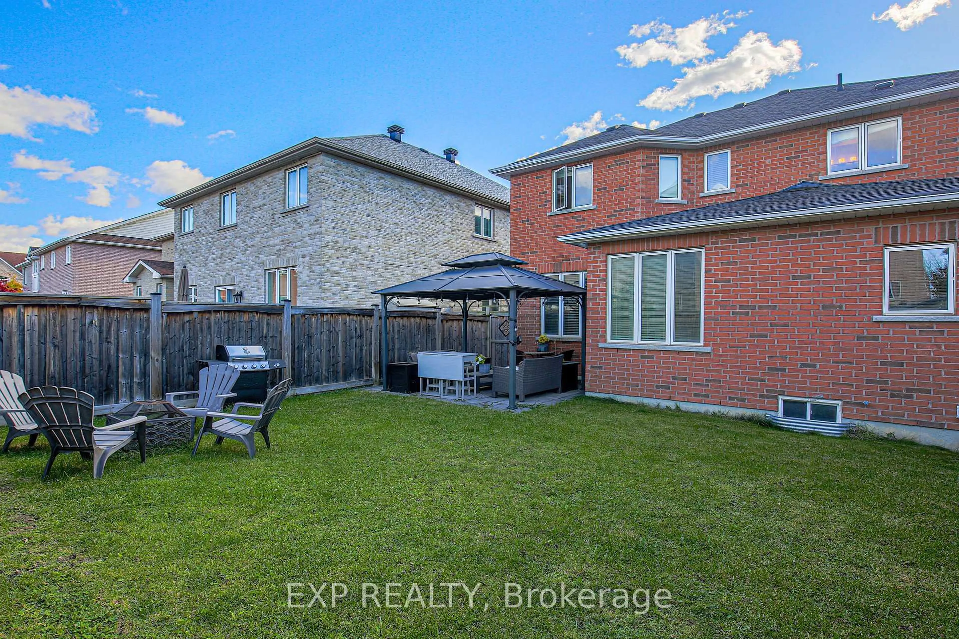 A pic from outside/outdoor area/front of a property/back of a property/a pic from drone, street for 67 Pineforest Pl, Markham Ontario L6E 2B1