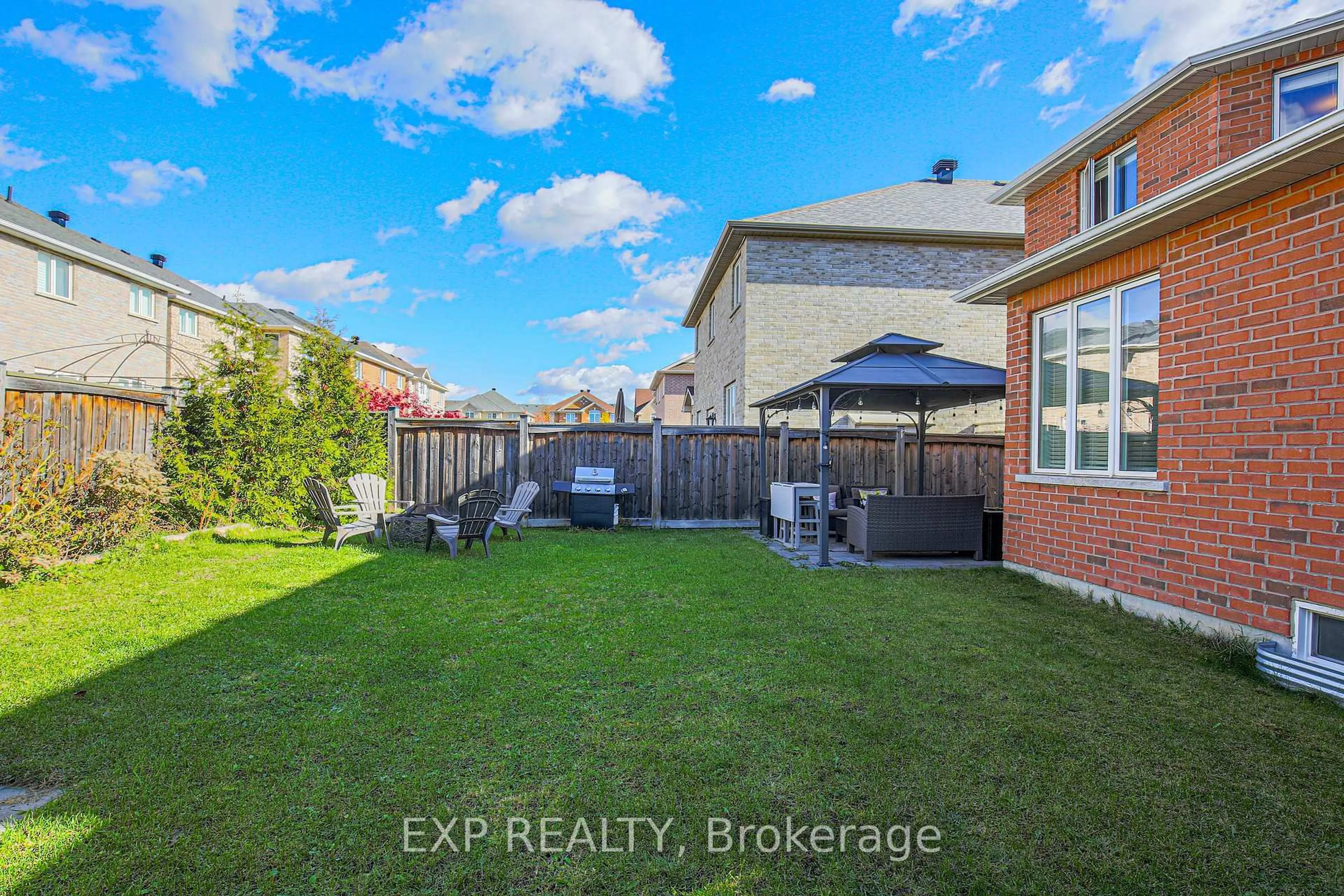 A pic from outside/outdoor area/front of a property/back of a property/a pic from drone, street for 67 Pineforest Pl, Markham Ontario L6E 2B1