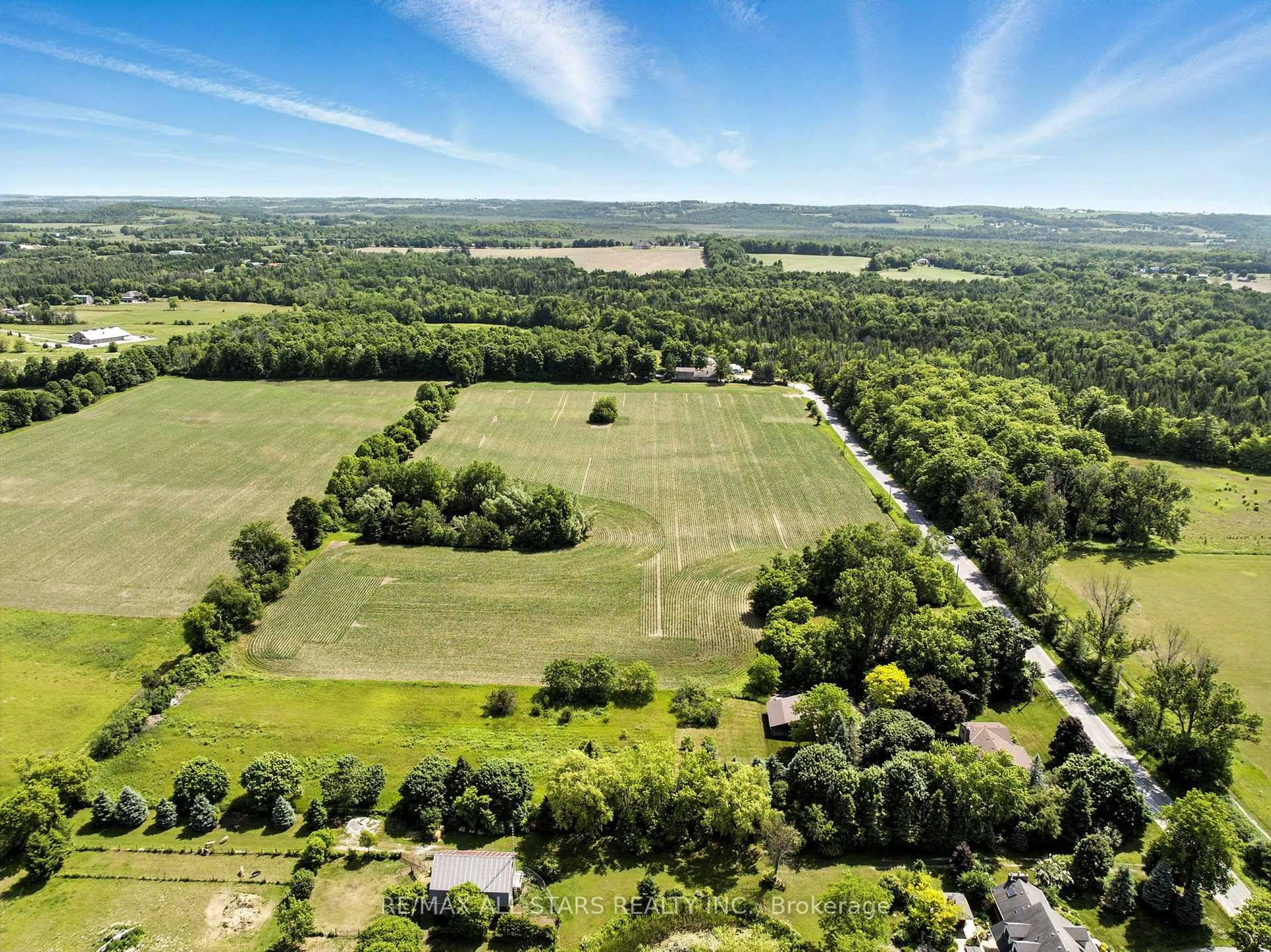 A pic from outside/outdoor area/front of a property/back of a property/a pic from drone, unknown for 740 Ball Rd, Uxbridge Ontario L9P 1M6