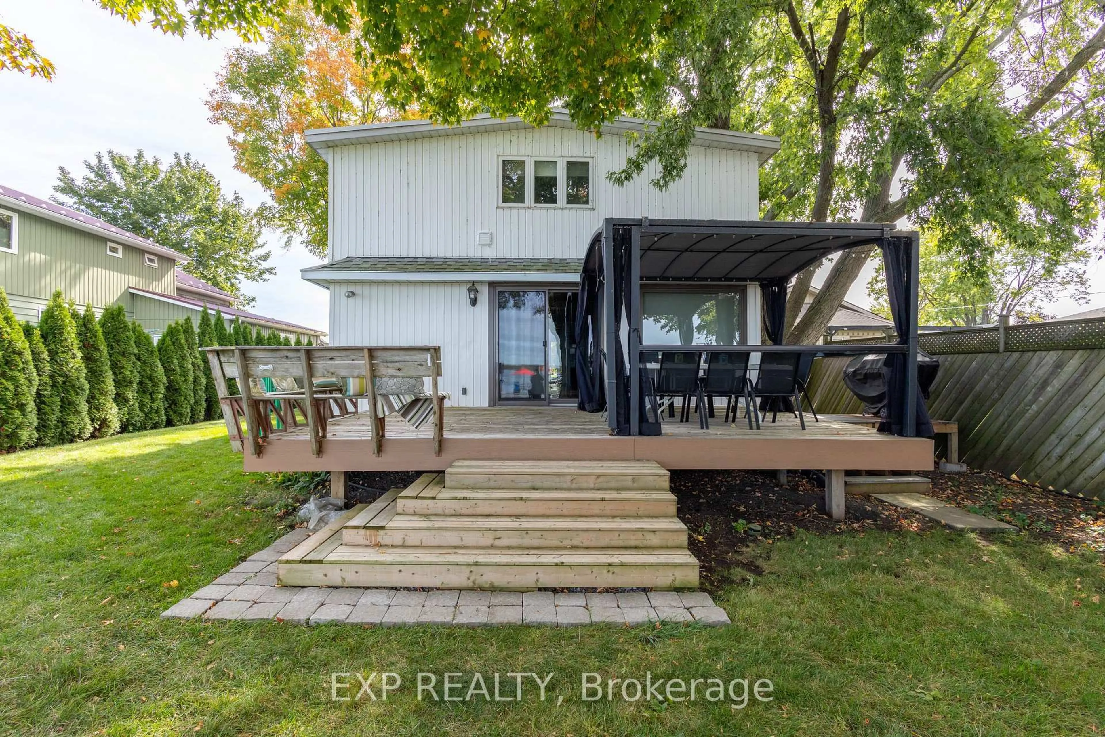 A pic from outside/outdoor area/front of a property/back of a property/a pic from drone, water/lake/river/ocean view for 122 Blue Heron Dr, Georgina Ontario L0E 1N0