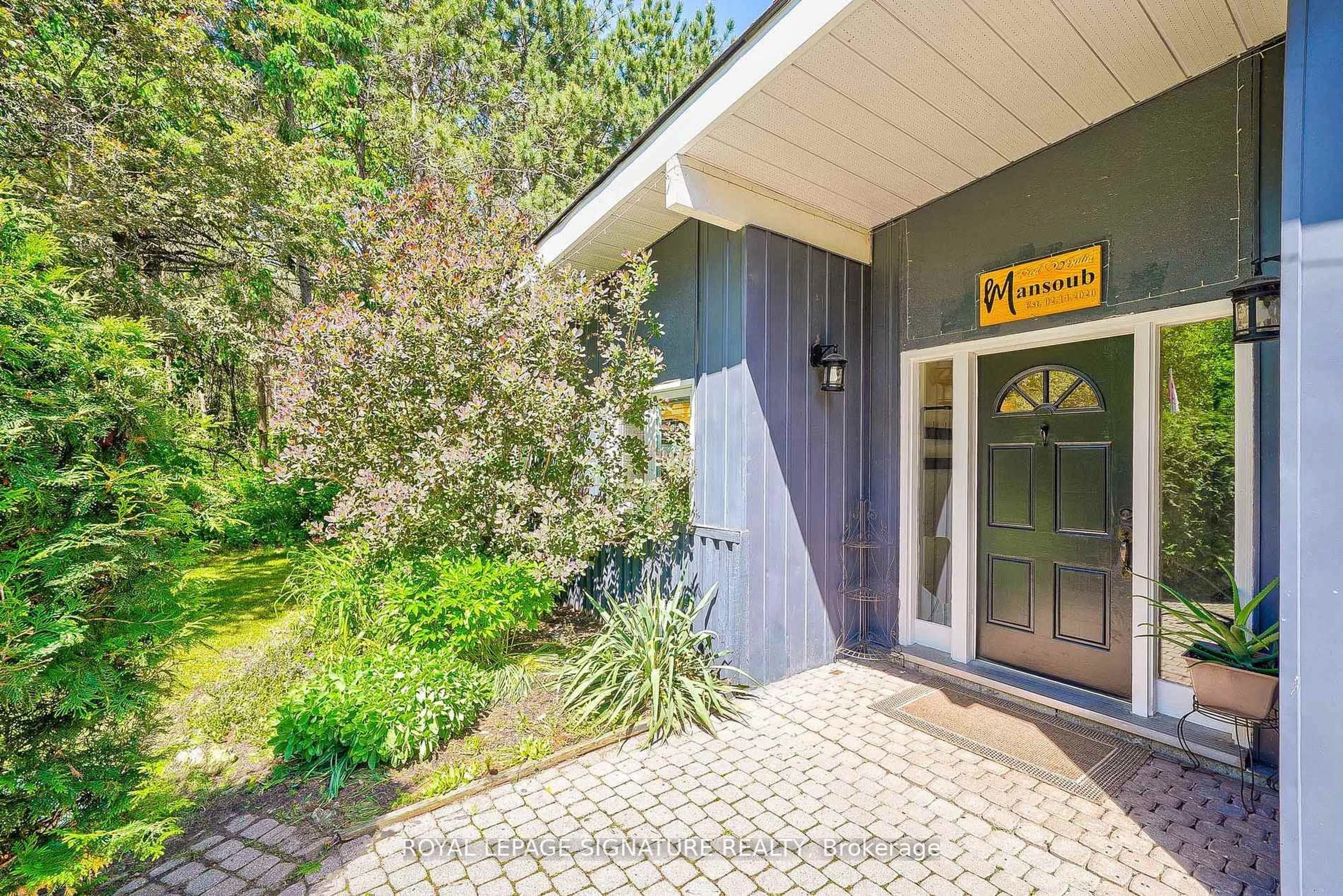 Indoor entryway for 6554 9th Line, New Tecumseth Ontario L0G 1A0