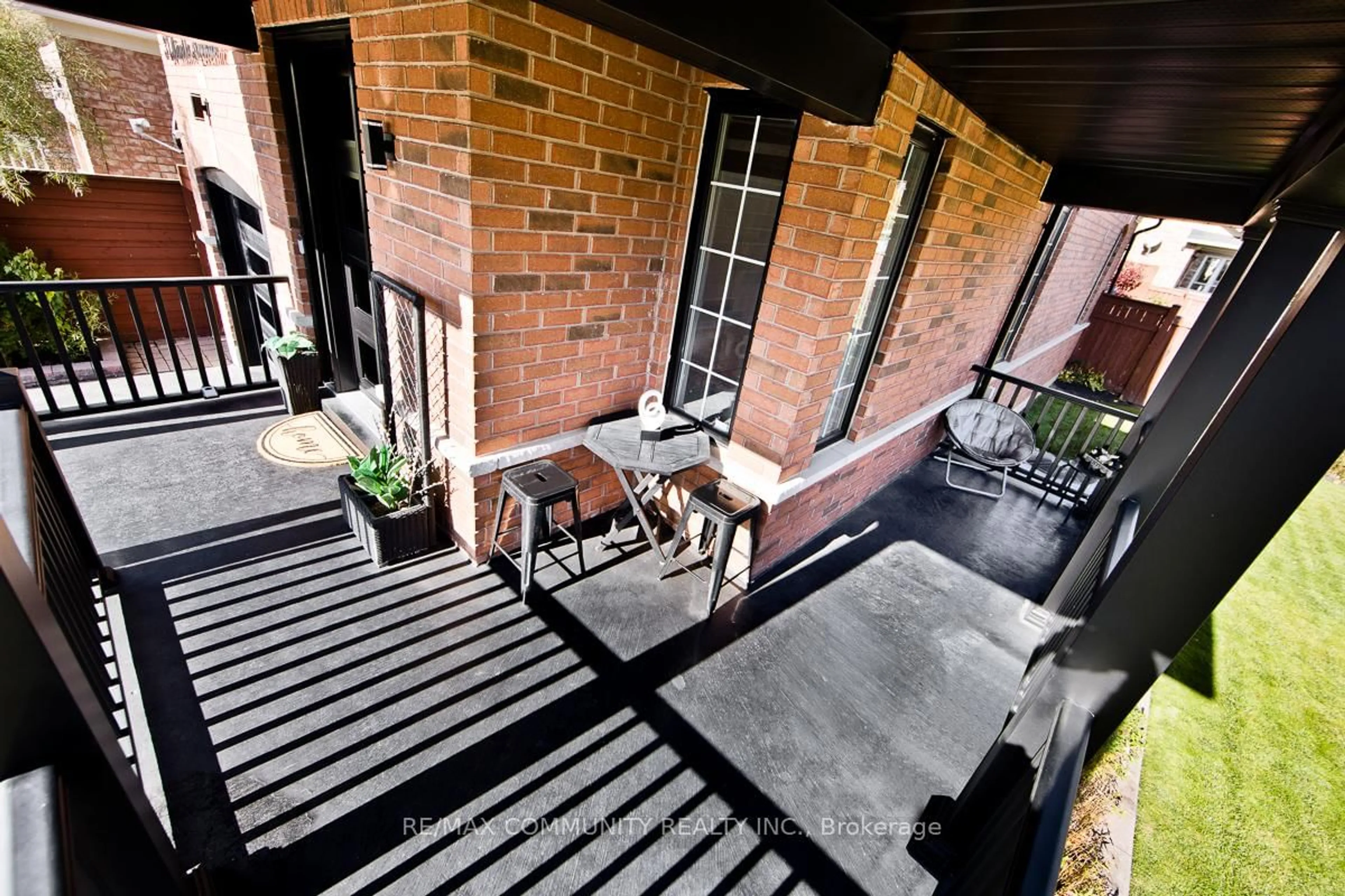 Patio, street for 37 Mantle Ave, Whitchurch-Stouffville Ontario L4A 0M7