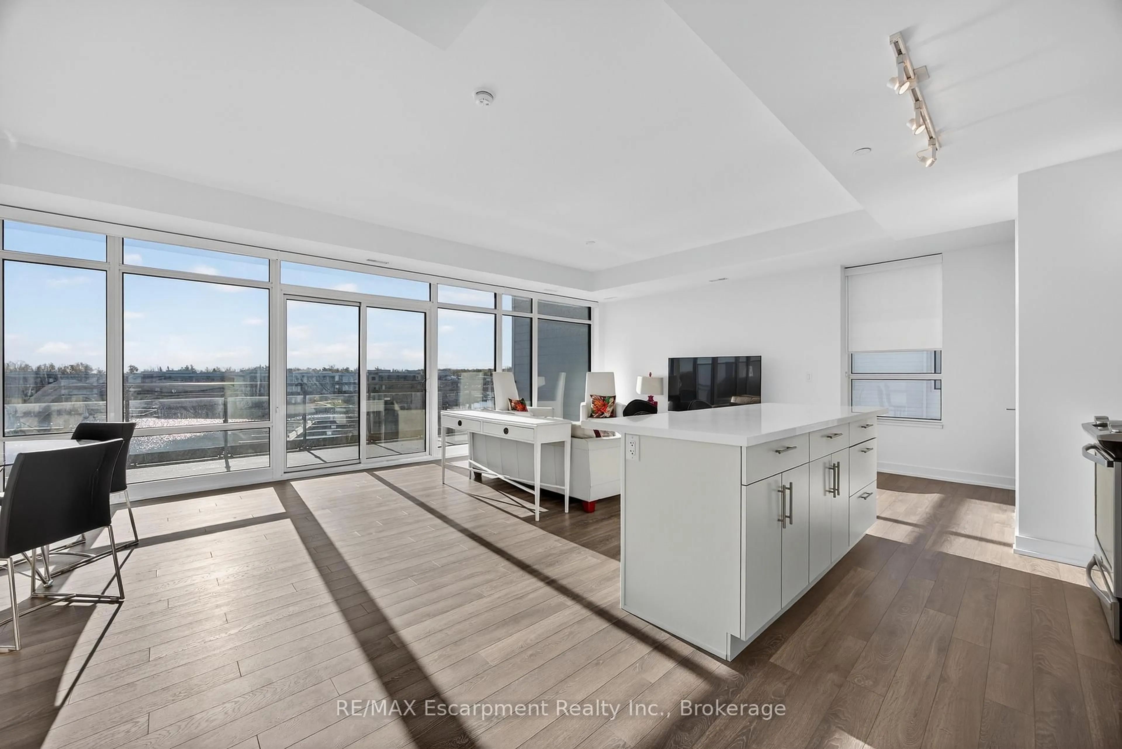 Open concept kitchen, unknown for 317 Broward Way #125, Innisfil Ontario L9S 0M6