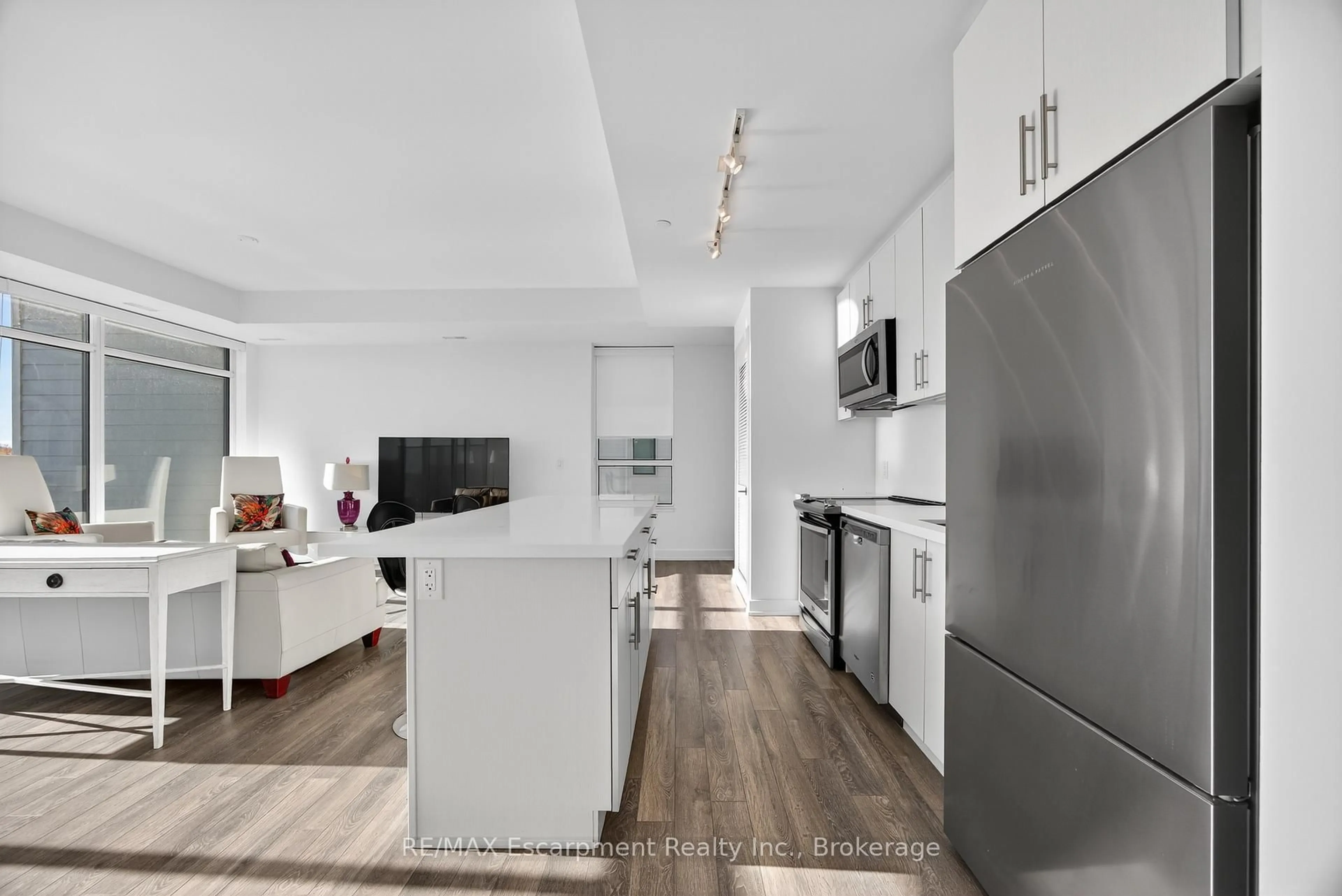 Open concept kitchen, unknown for 317 Broward Way #125, Innisfil Ontario L9S 0M6