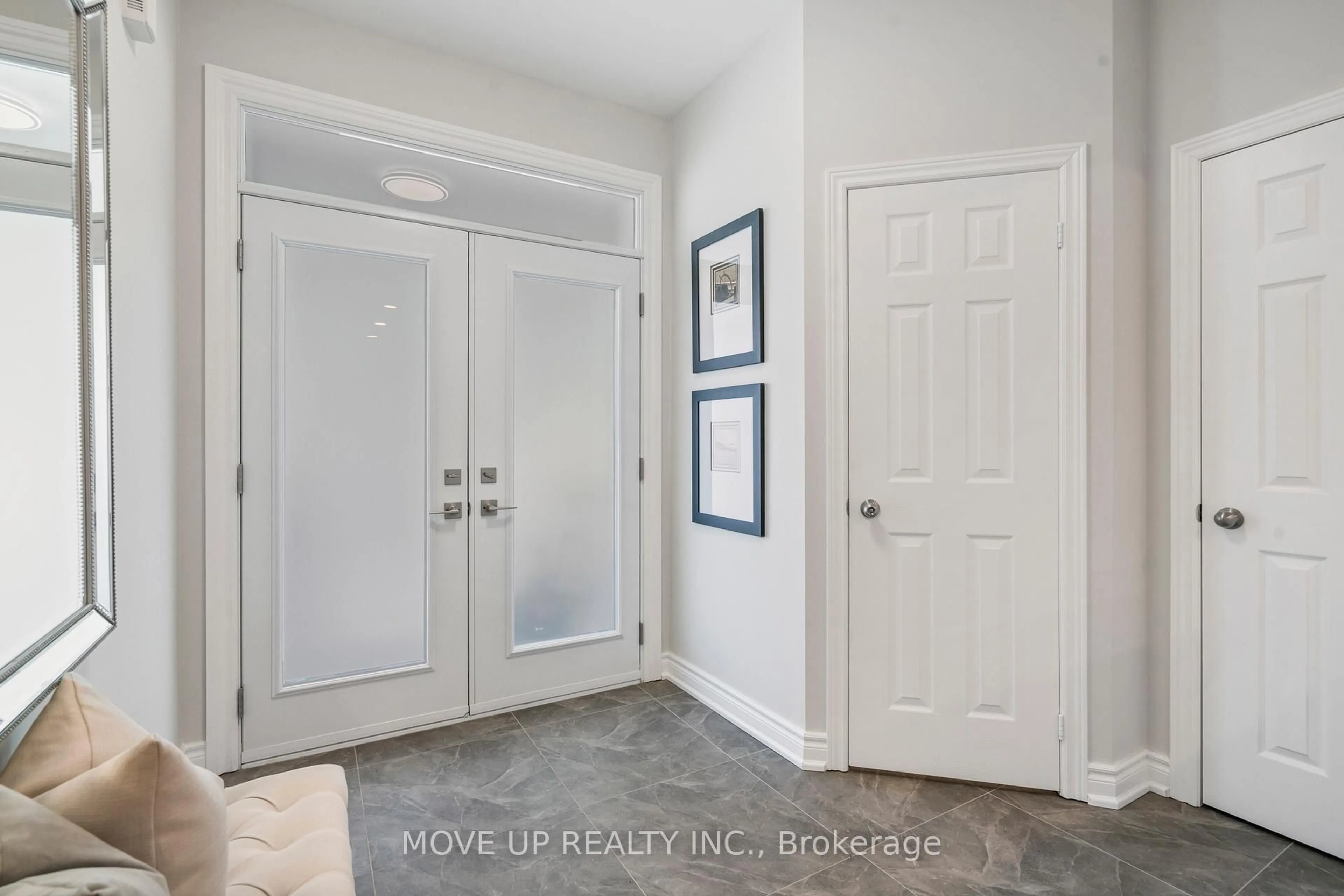 Indoor entryway for 148 Gesher Cres, Vaughan Ontario L6A 0W9
