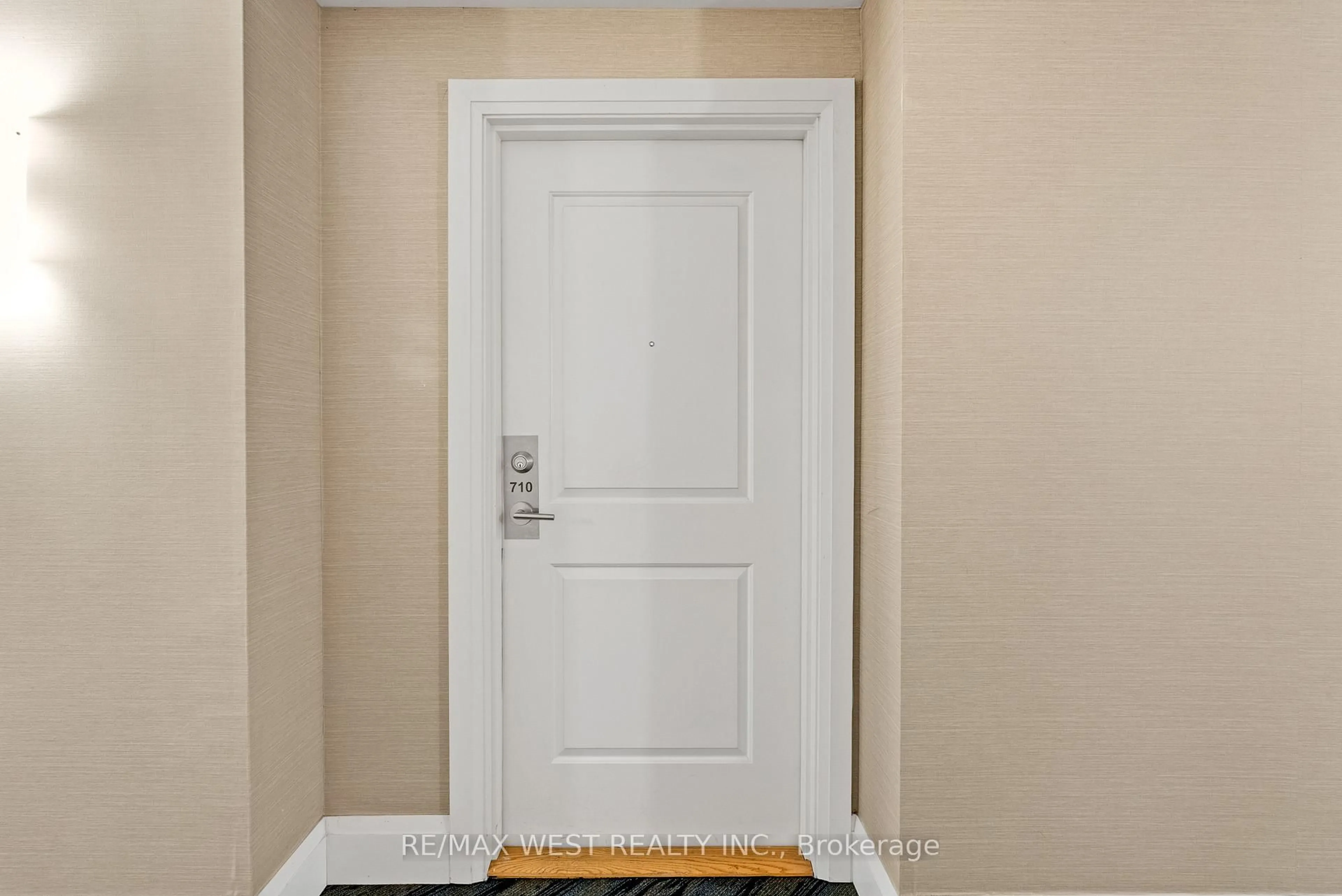 Indoor entryway for 24 Woodstream Blvd #710, Vaughan Ontario L4L 8C4