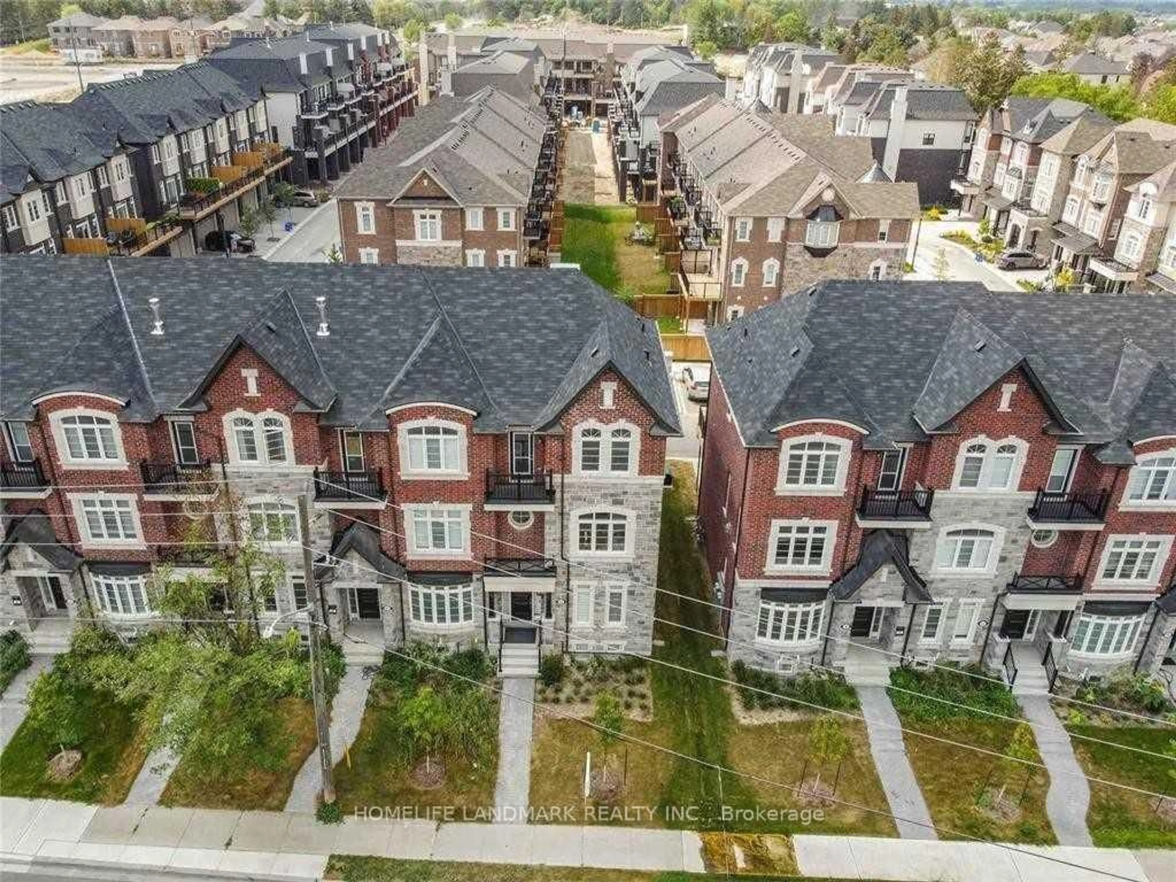 A pic from outside/outdoor area/front of a property/back of a property/a pic from drone, city buildings view from balcony for 6D Parker Ave, Richmond Hill Ontario L4E 1H3