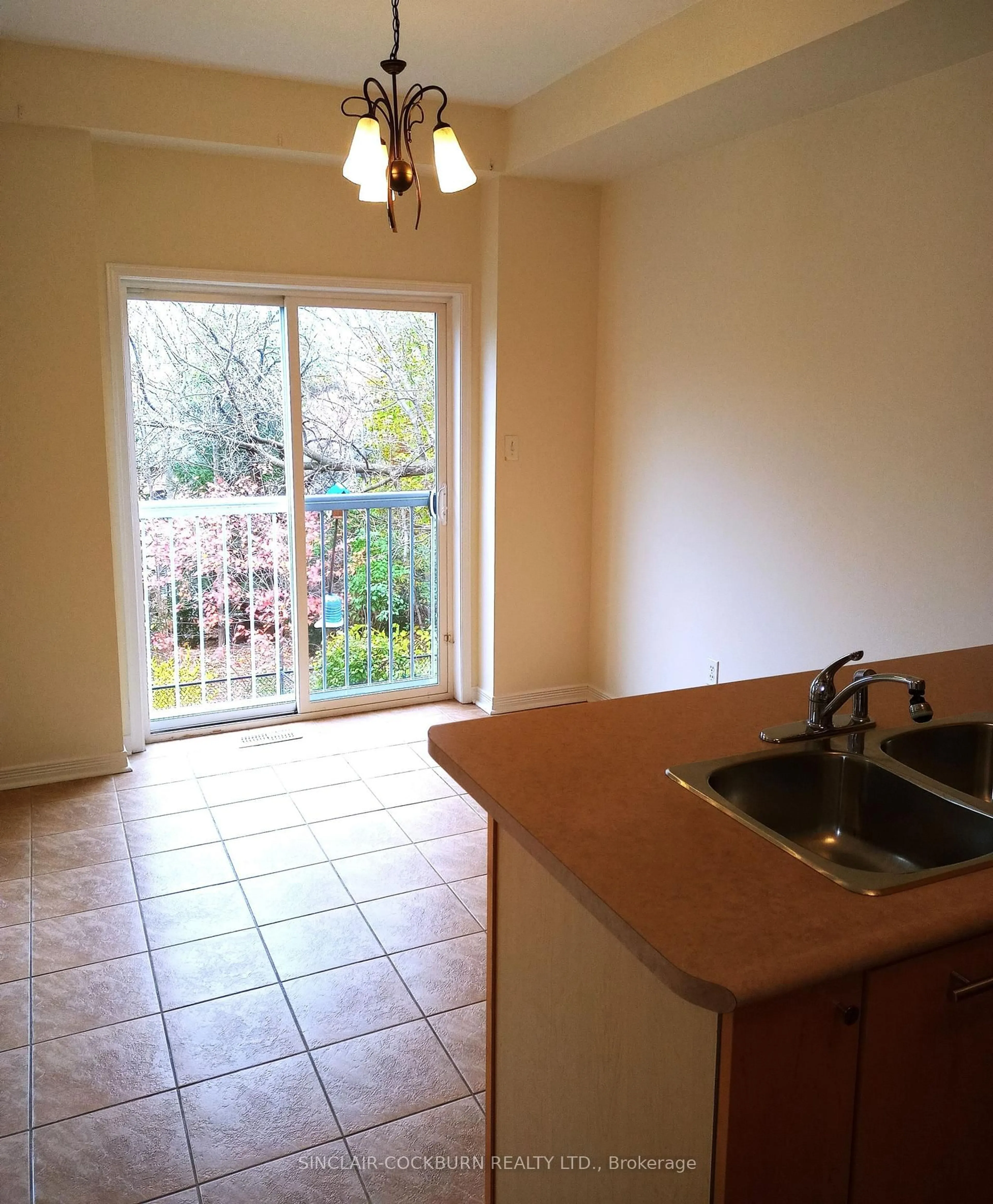 Standard kitchen, unknown for 98 Lebovic Dr, Richmond Hill Ontario L4E 5C1