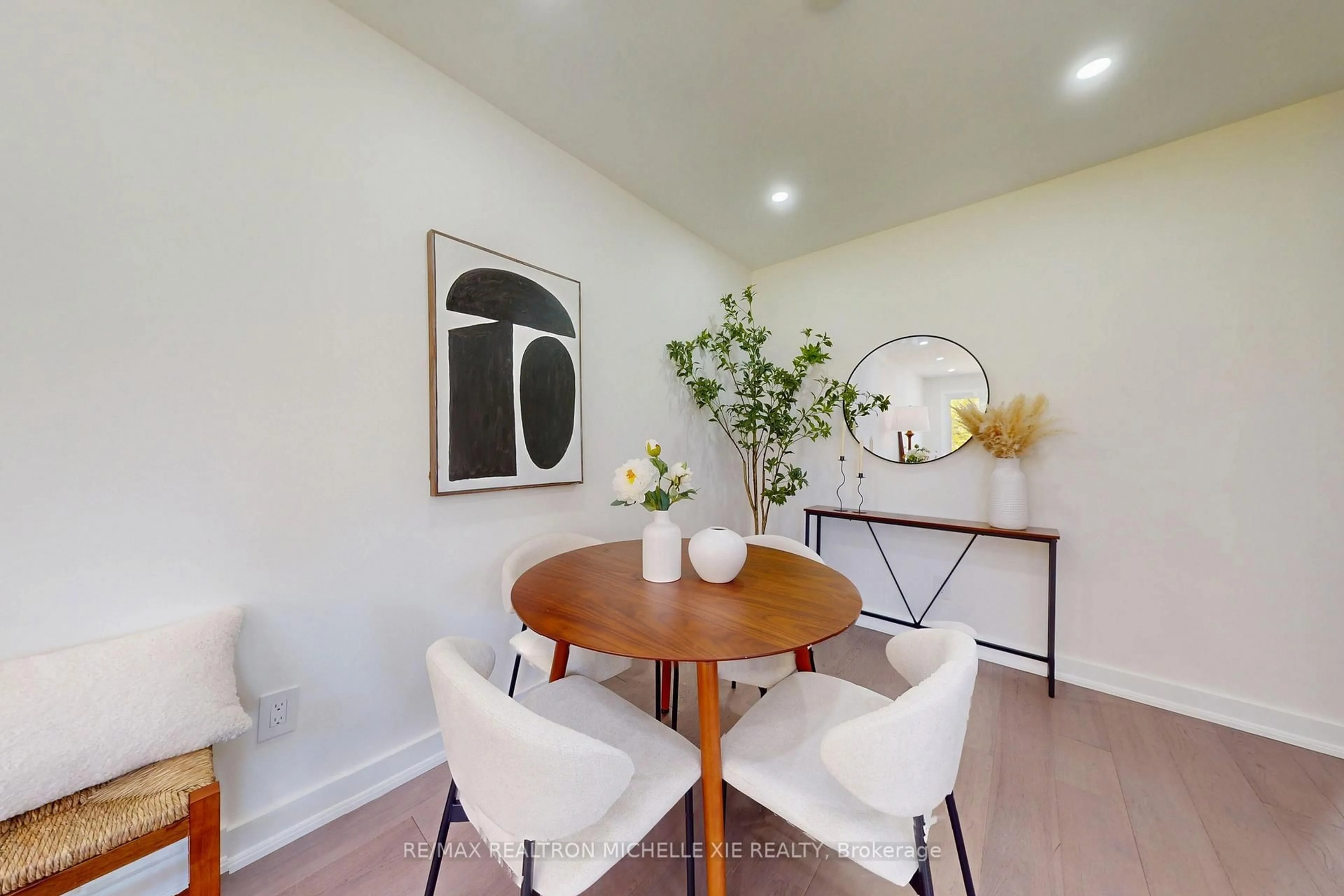 Dining room, wood/laminate floor for 77 Marlin Crt, Newmarket Ontario L3Y 2W7
