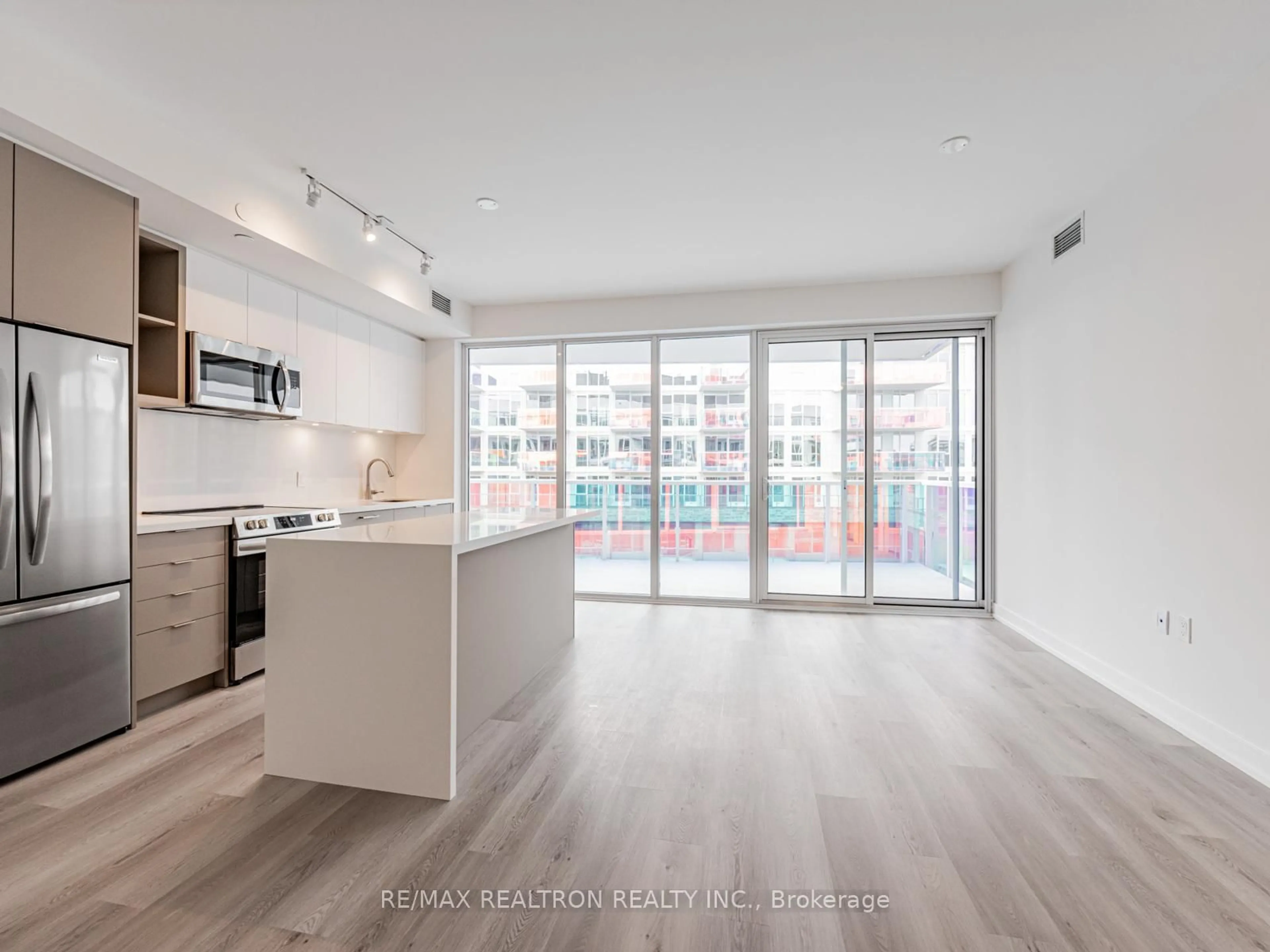 Open concept kitchen, unknown for 333 Sunseeker Ave #428, Innisfil Ontario L9R 0R6