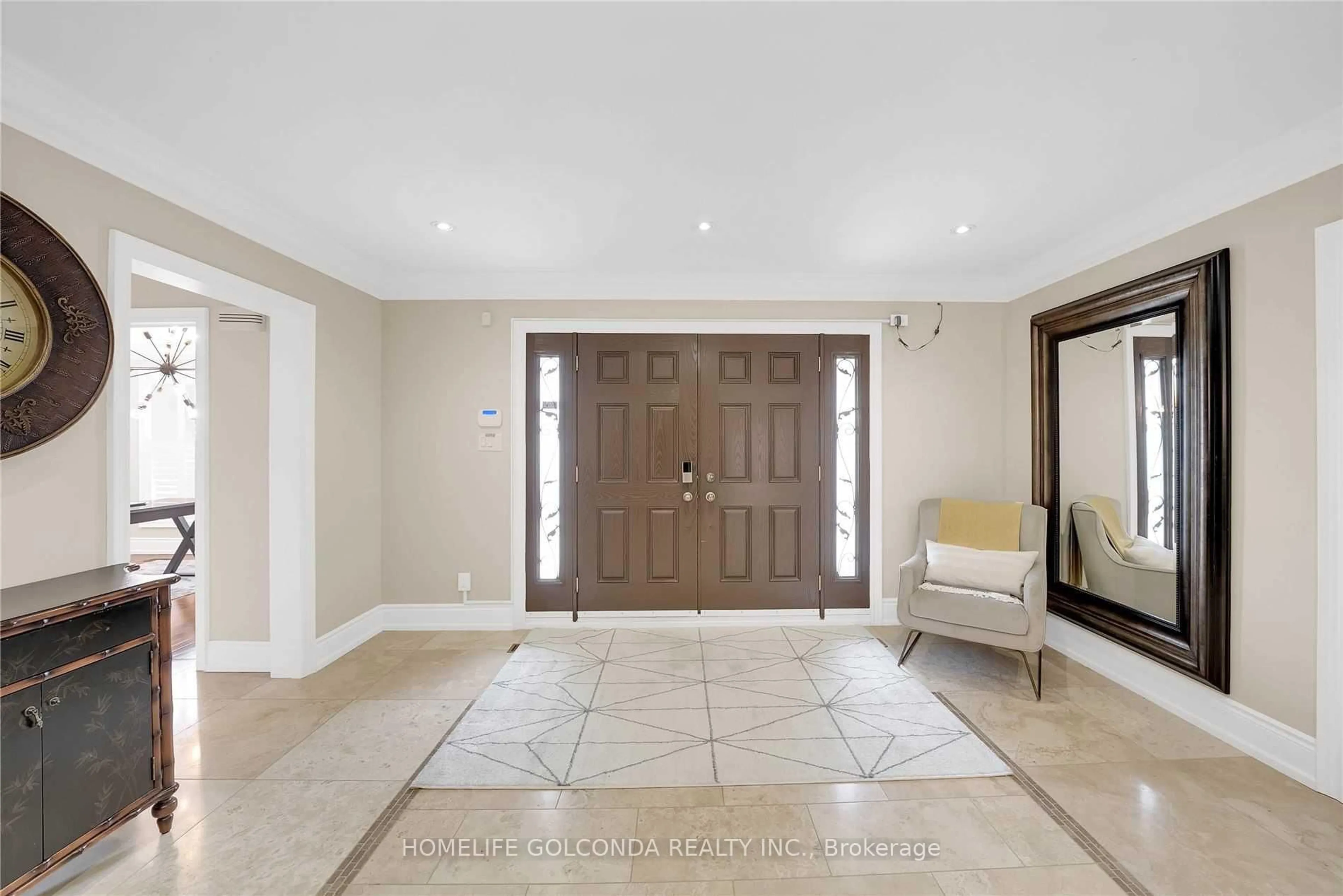 Indoor entryway for 27 Dorwood Crt, Vaughan Ontario L4L 1M9