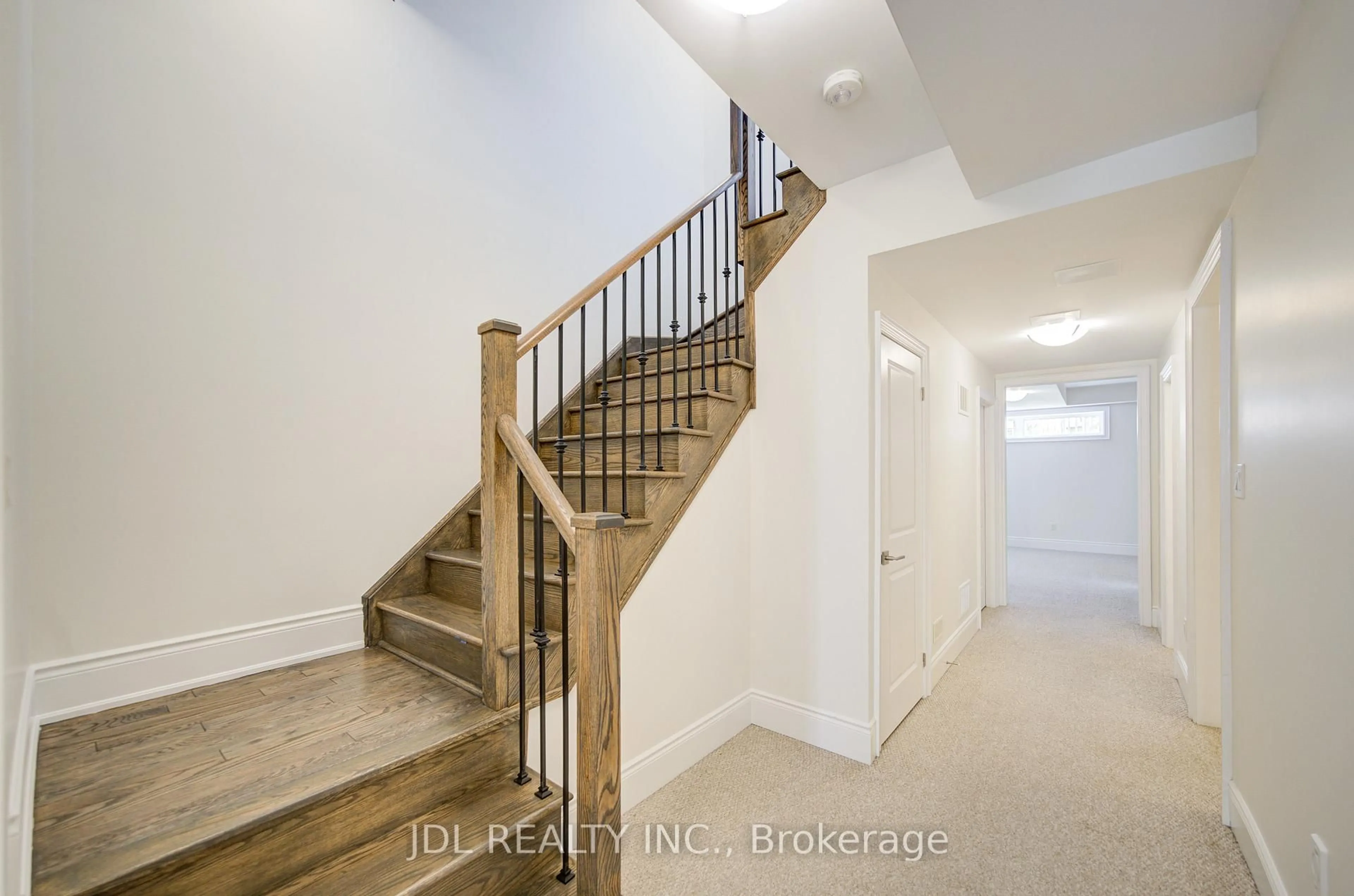 Unknown for 94 Carrville Woods Circ, Vaughan Ontario L6A 4Z6