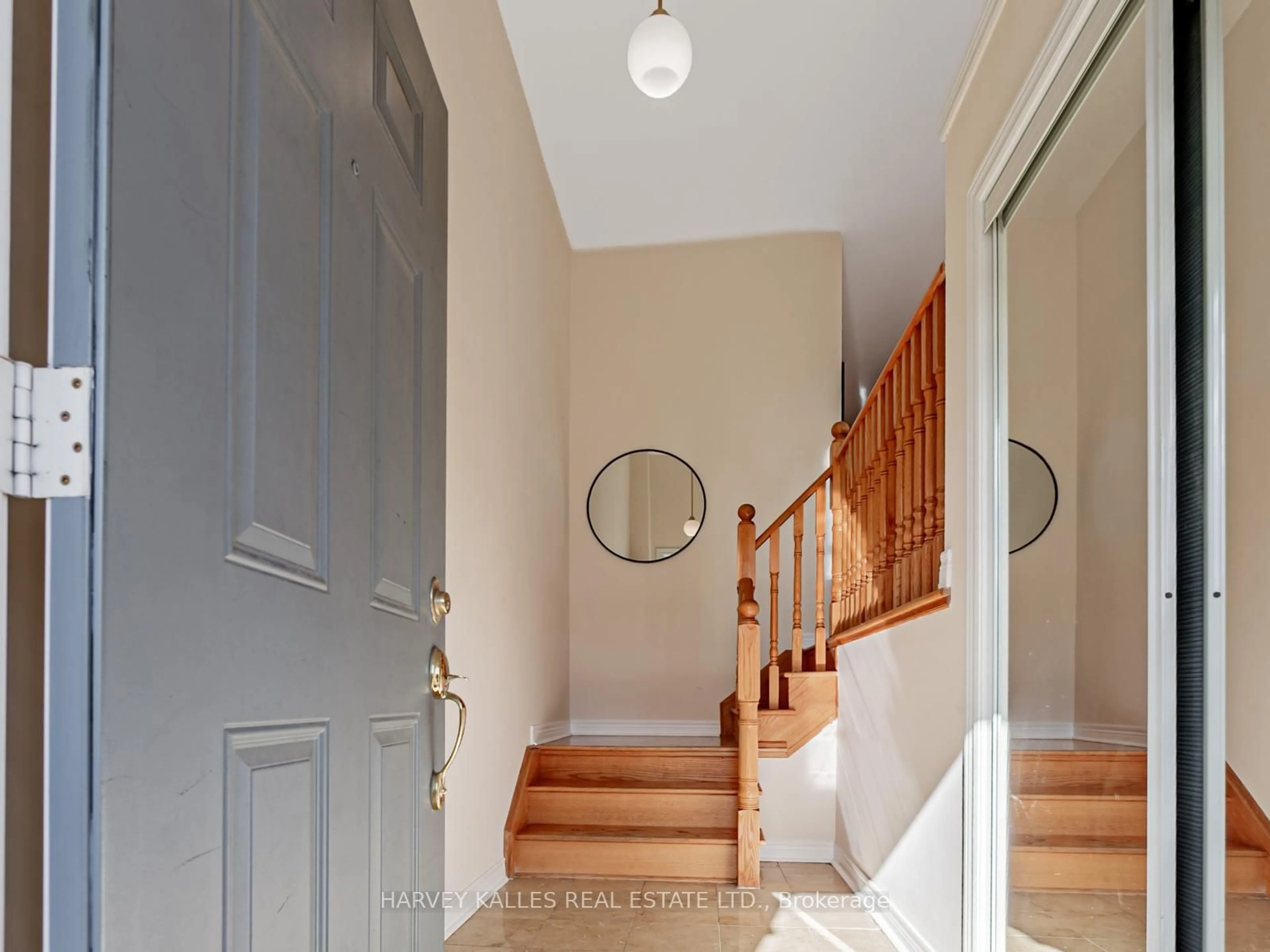 Indoor foyer for 700 Summeridge Dr #11, Vaughan Ontario L4J 0C5