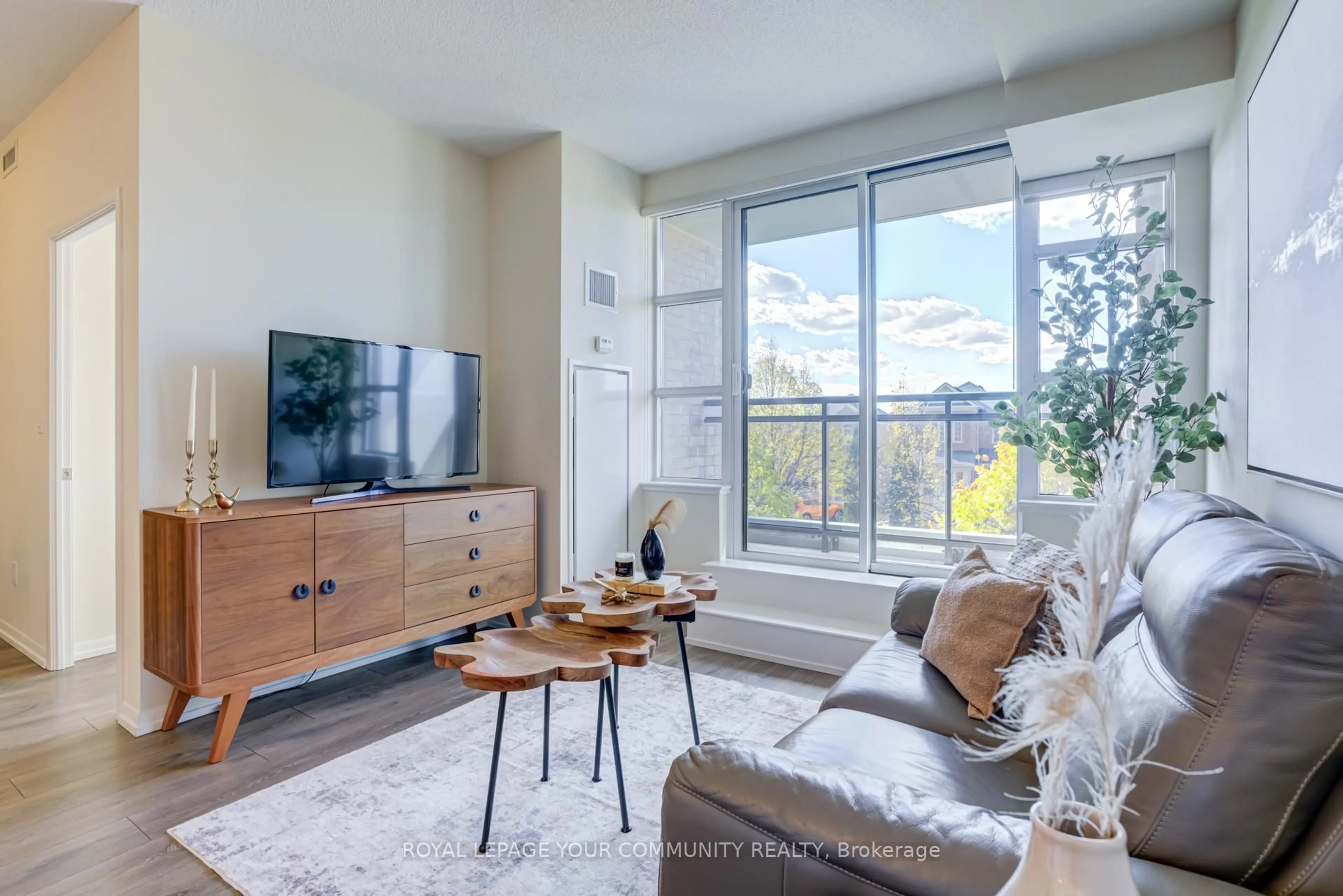 Living room with furniture, unknown for 540 Bur Oak Ave #222, Markham Ontario L6C 0Y2