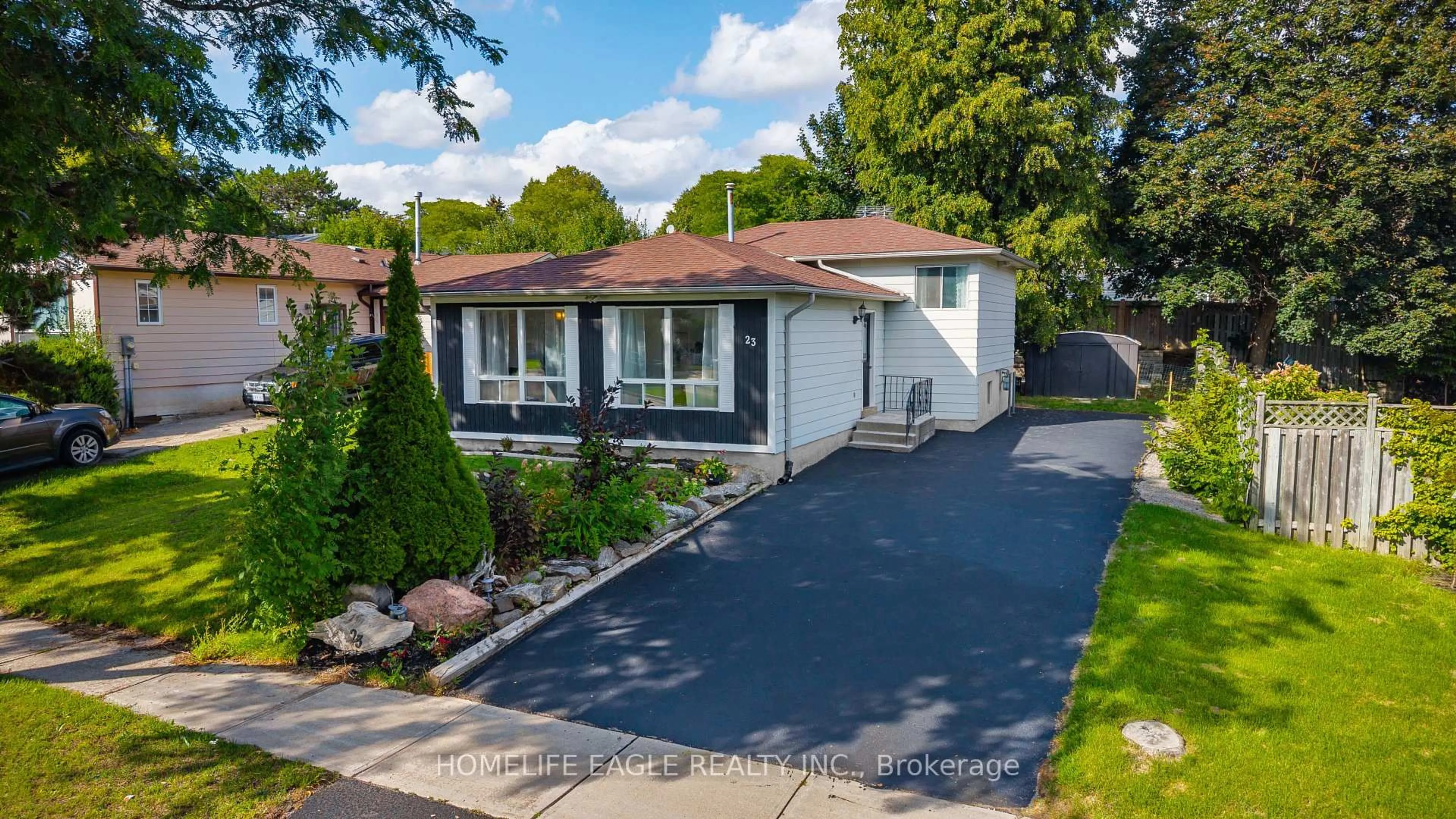 A pic from outside/outdoor area/front of a property/back of a property/a pic from drone, street for 23 Maurino Crt, Bradford West Gwillimbury Ontario L3Z 1S6