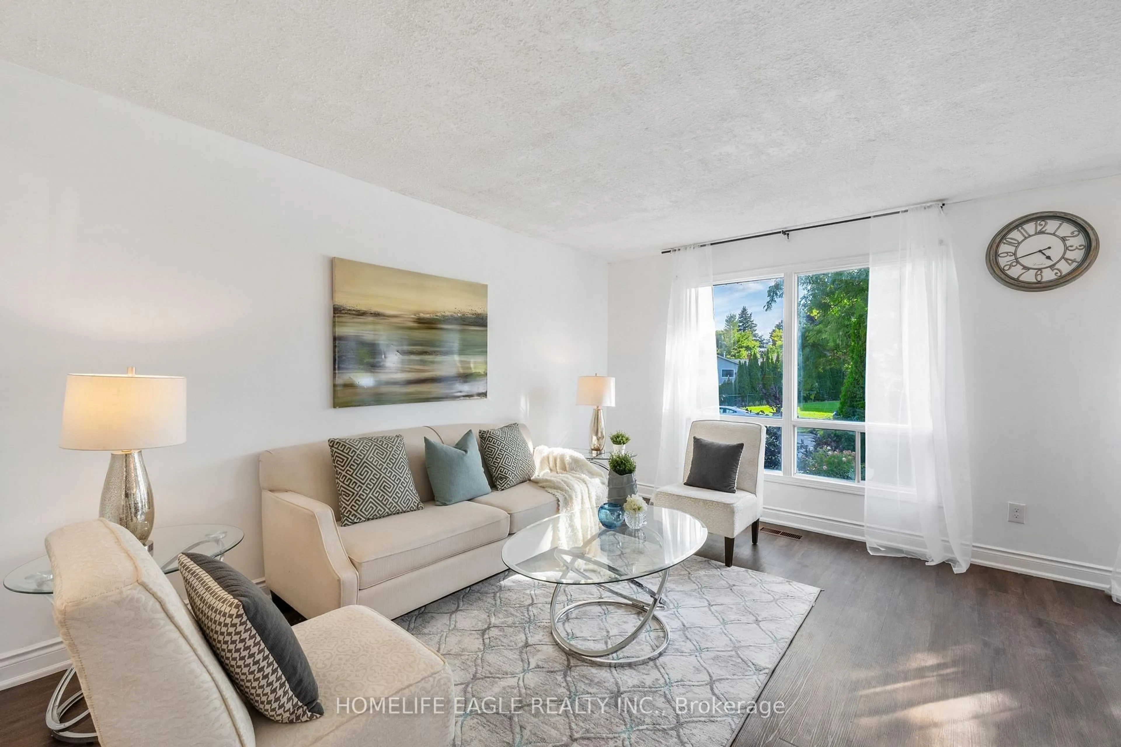 Living room with furniture, unknown for 23 Maurino Crt, Bradford West Gwillimbury Ontario L3Z 1S6