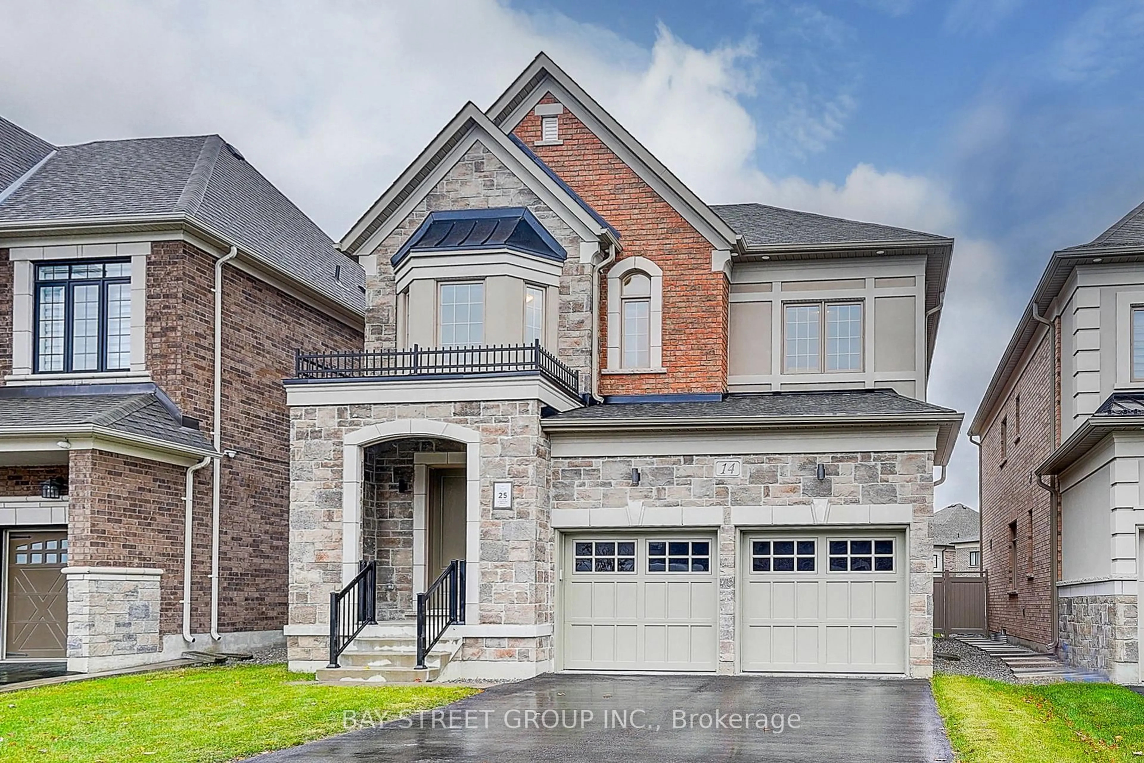 Home with brick exterior material, street for 14 Botelho Circ, Aurora Ontario L4G 3X3