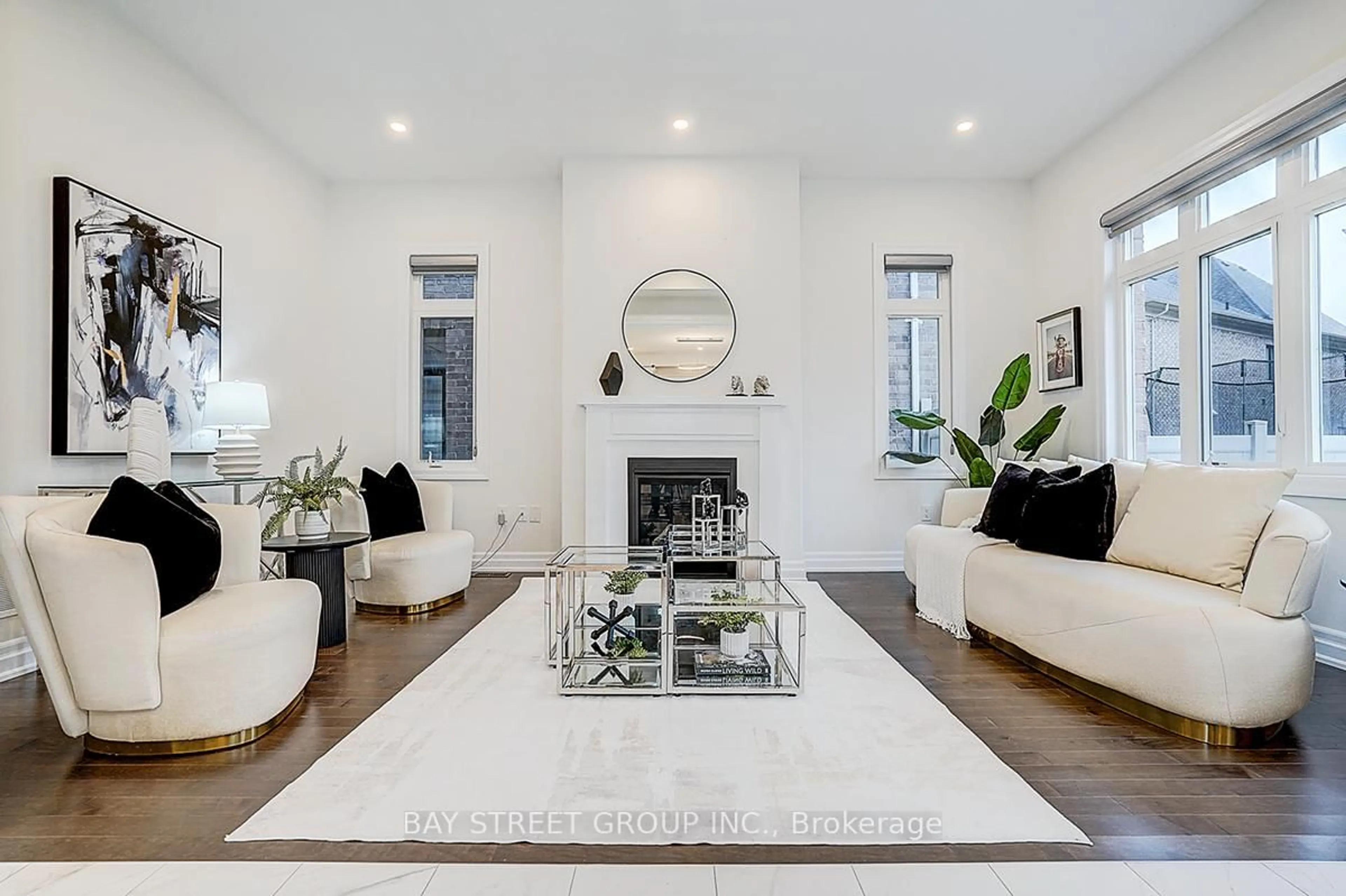 Living room with furniture, unknown for 14 Botelho Circ, Aurora Ontario L4G 3X3