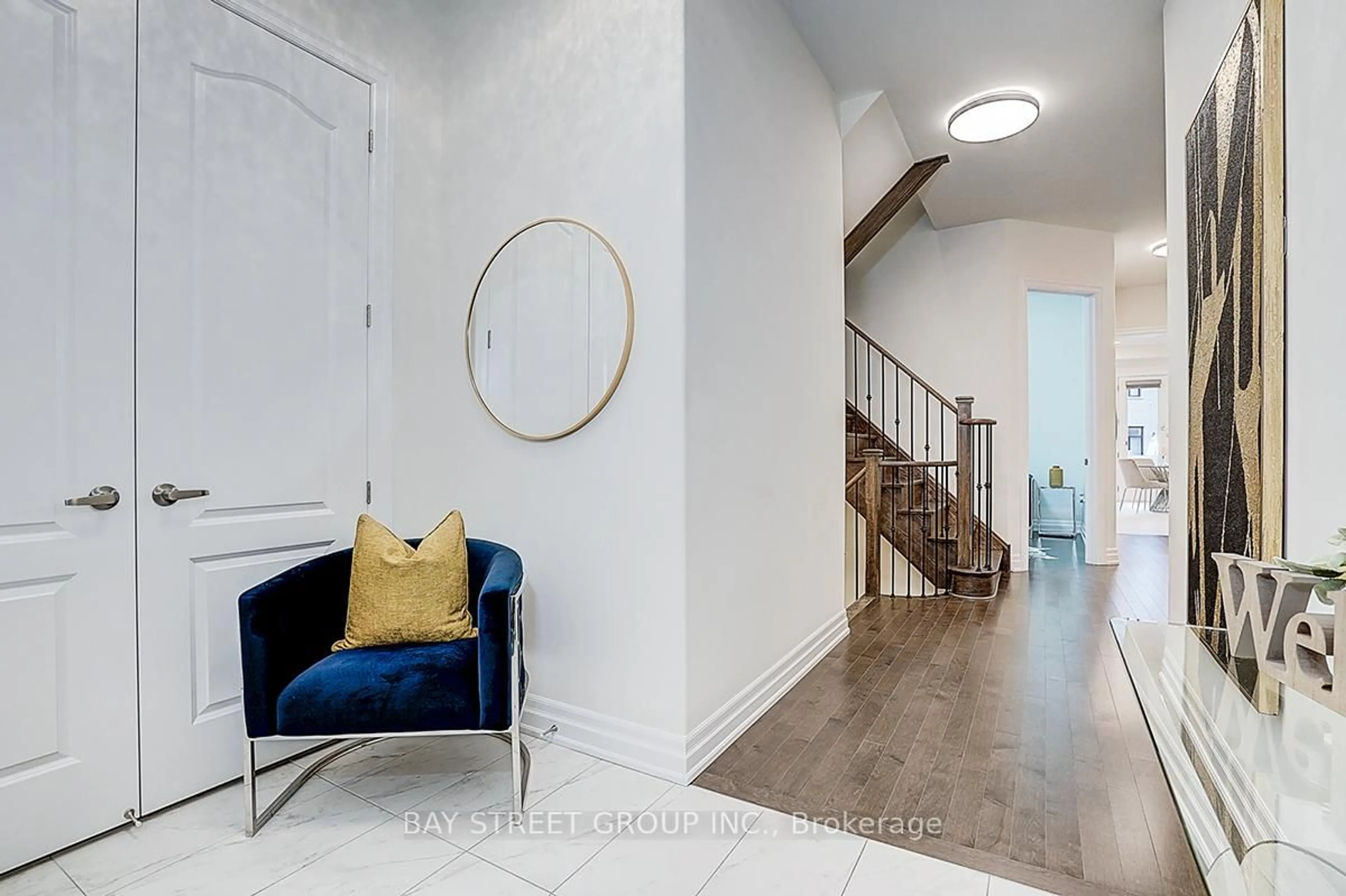 Indoor entryway for 14 Botelho Circ, Aurora Ontario L4G 3X3