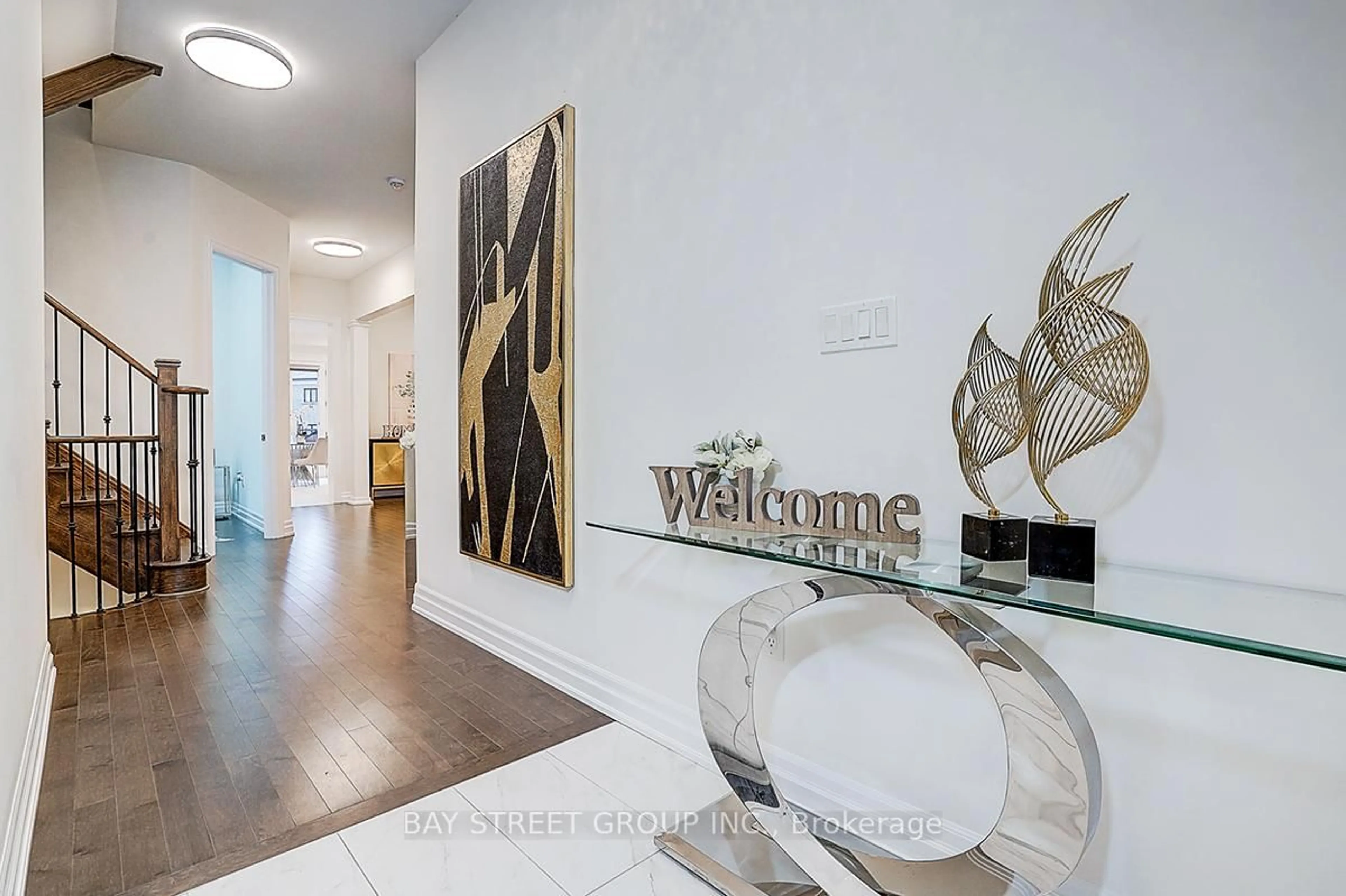 Indoor entryway for 14 Botelho Circ, Aurora Ontario L4G 3X3