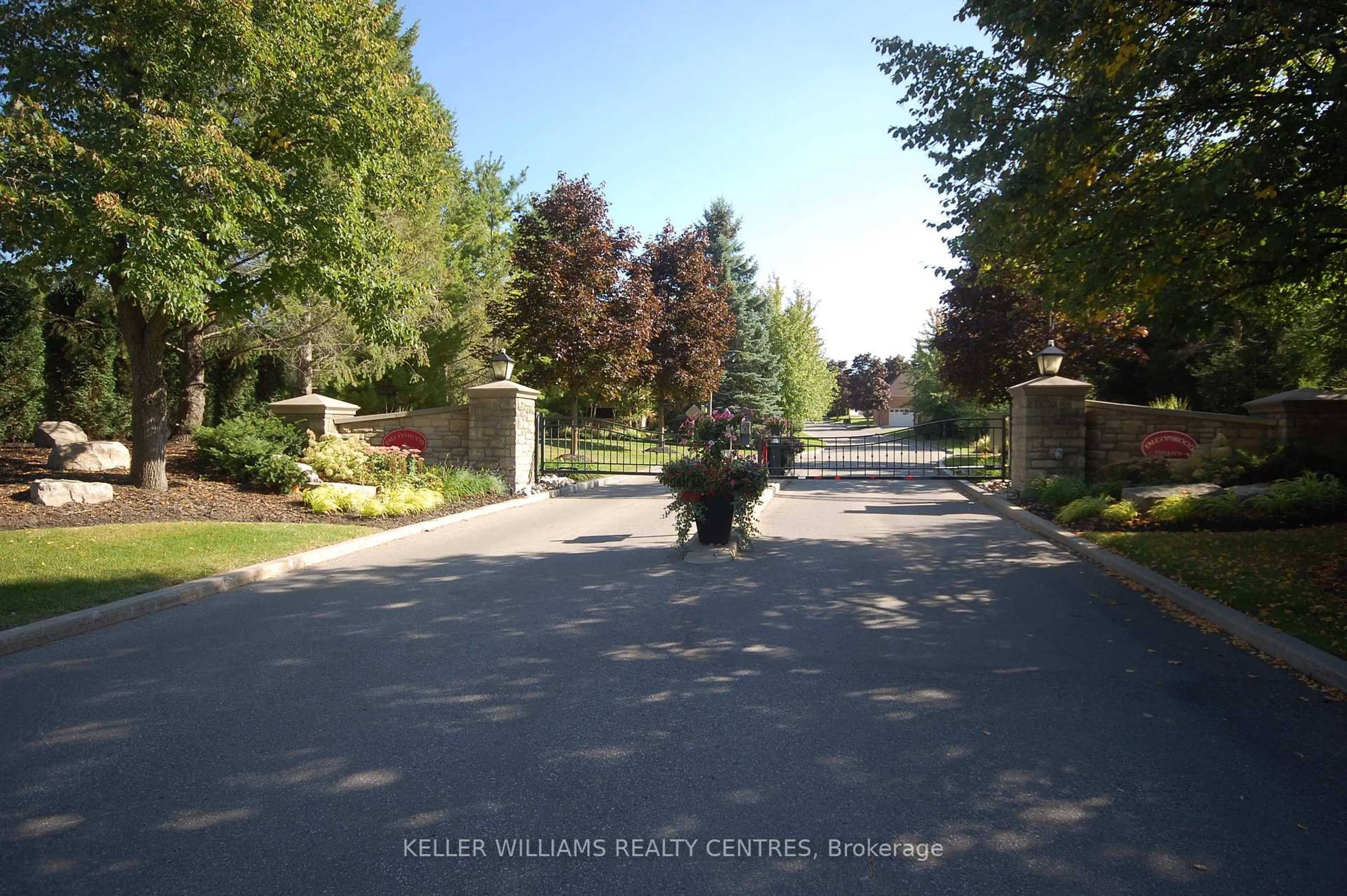 Blurry image for 470 Falconwood Hllw #16, Aurora Ontario L4G 7M1