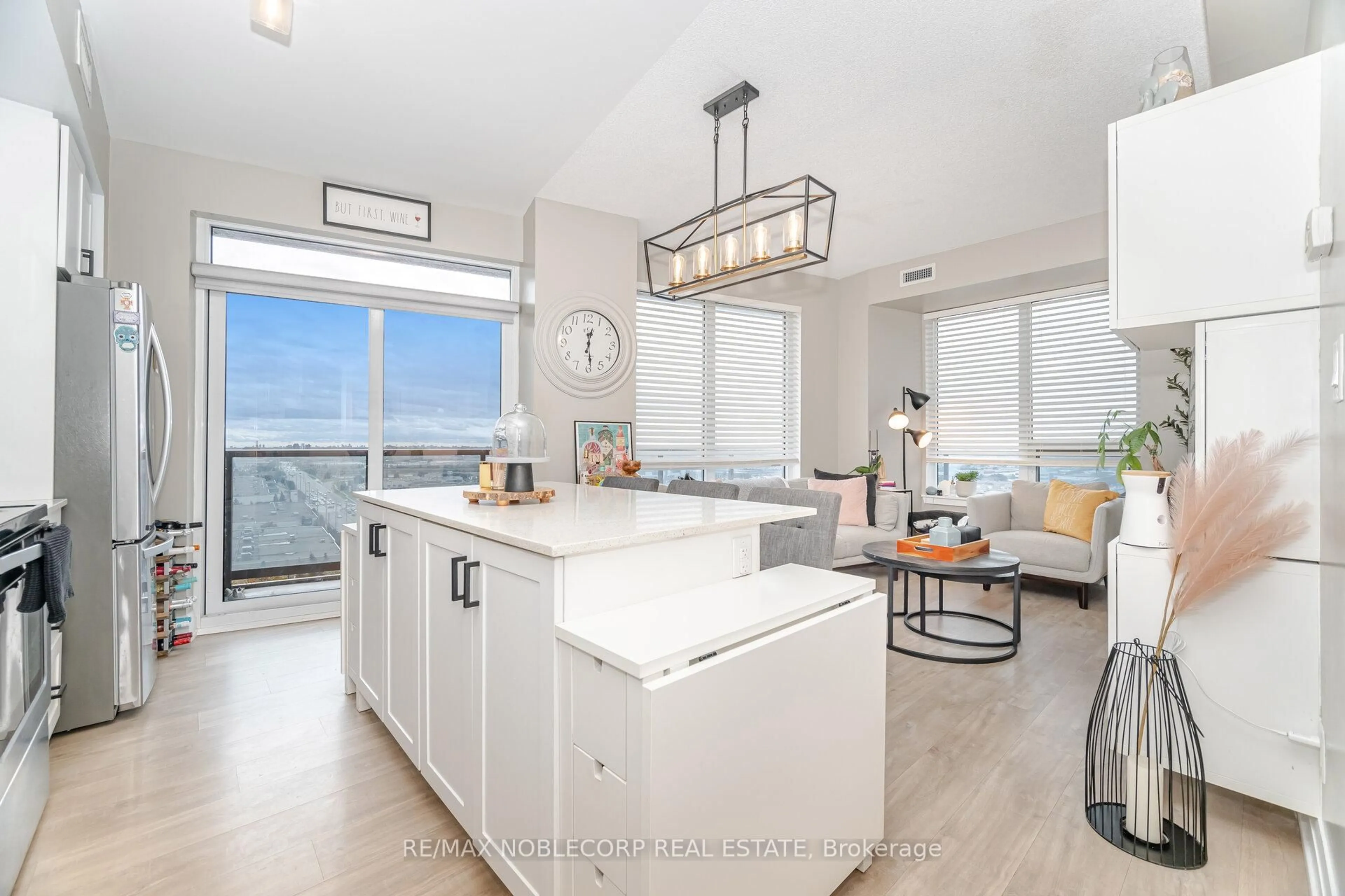 Open concept kitchen, ceramic/tile floor for 3700 Highway 7 Rd #1505, Vaughan Ontario L4L 0G8