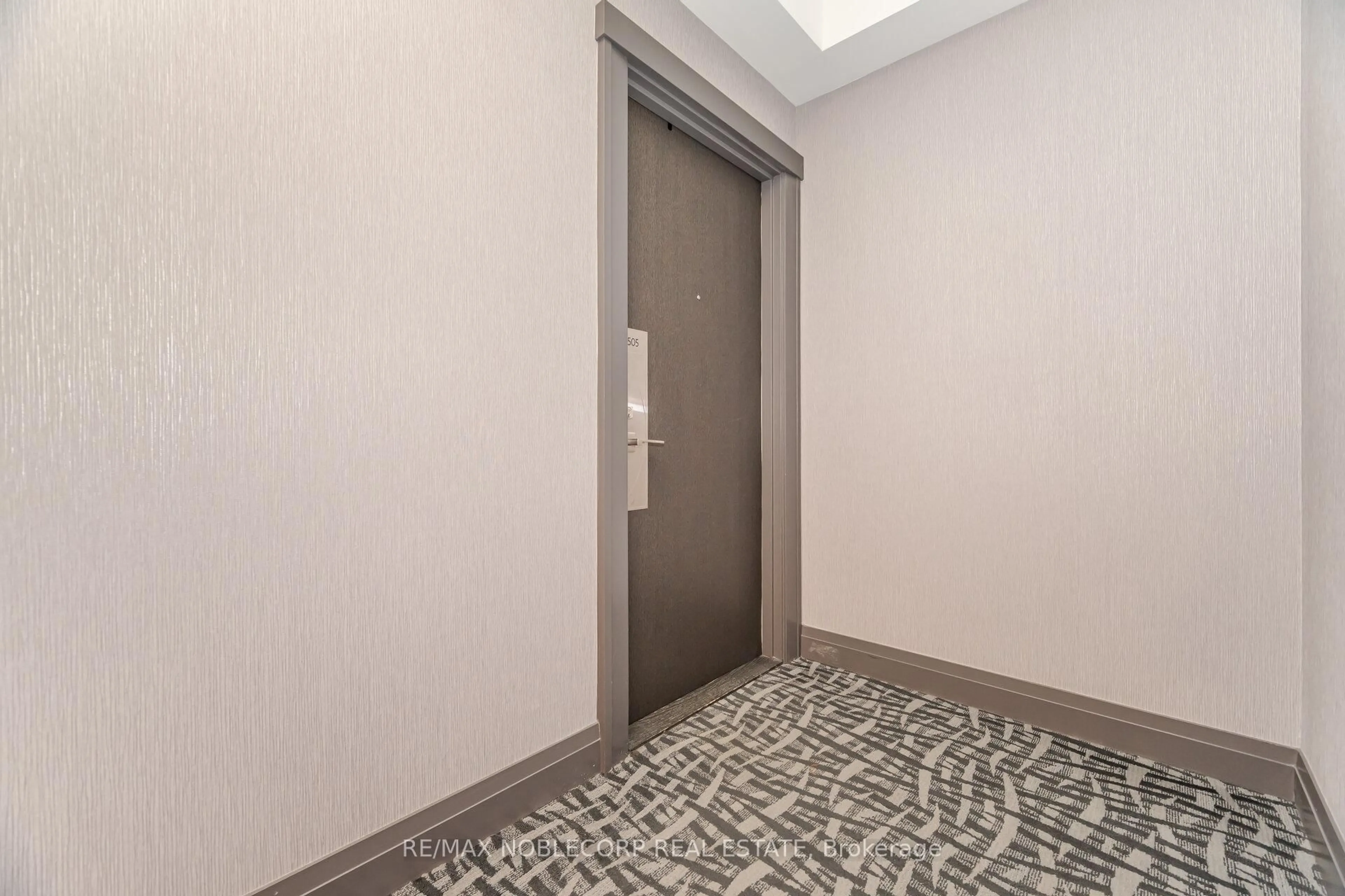 Indoor foyer for 3700 Highway 7 Rd #1505, Vaughan Ontario L4L 0G8