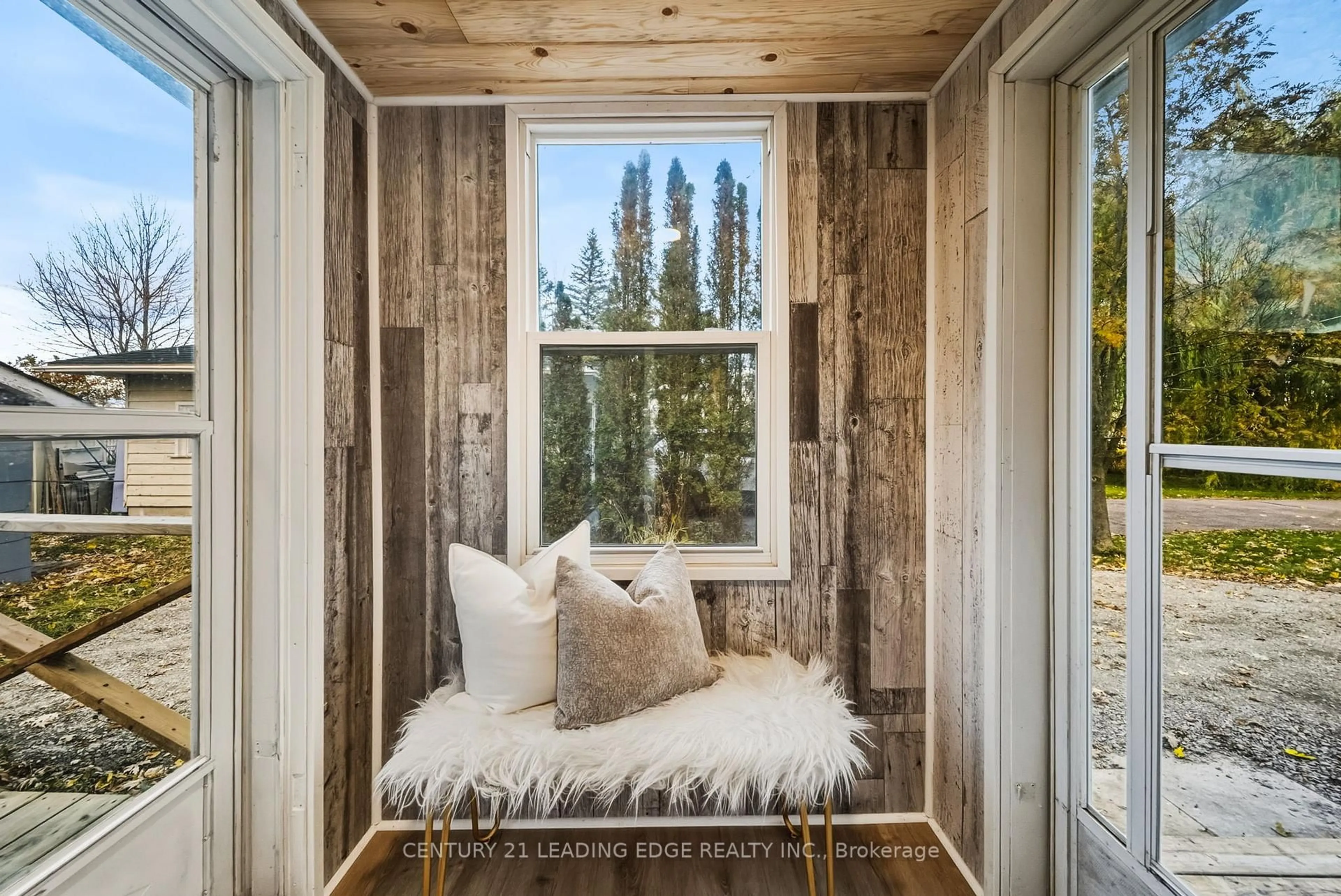 Indoor entryway for 1307B Thorah Concession Rd 9 Rd, Brock Ontario L0K 1B0