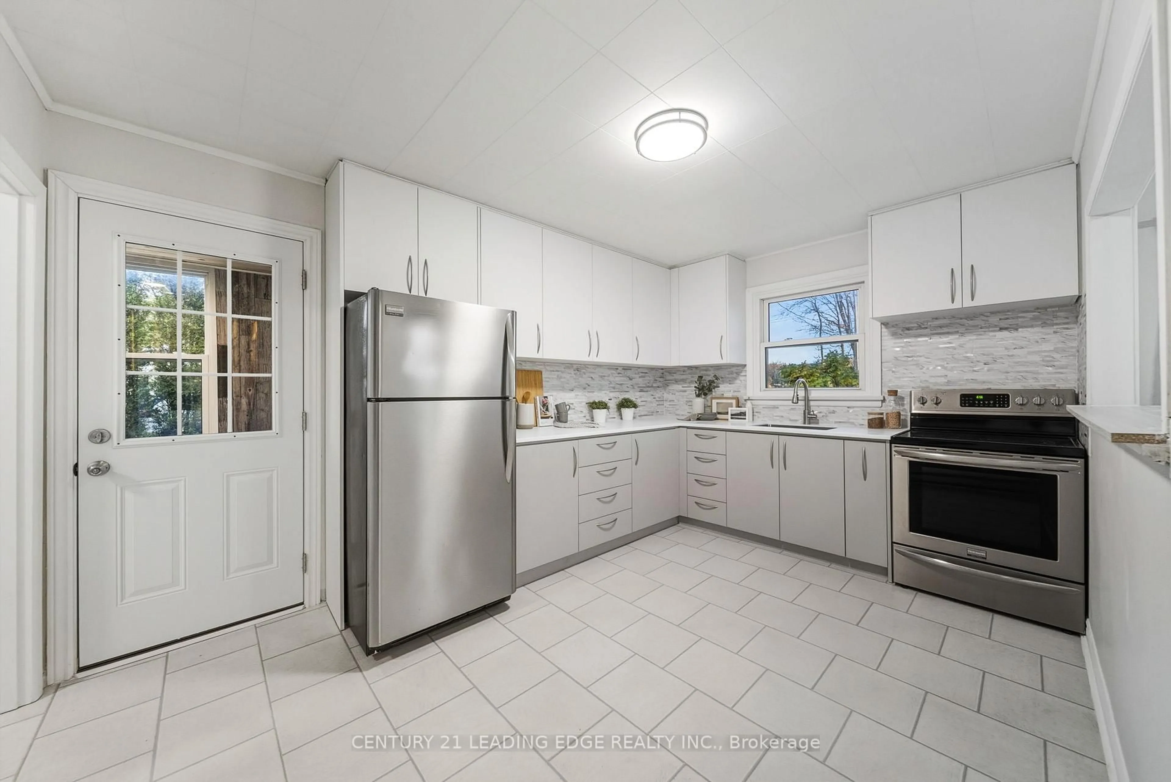 Standard kitchen, ceramic/tile floor for 1307B Thorah Concession Rd 9 Rd, Brock Ontario L0K 1B0