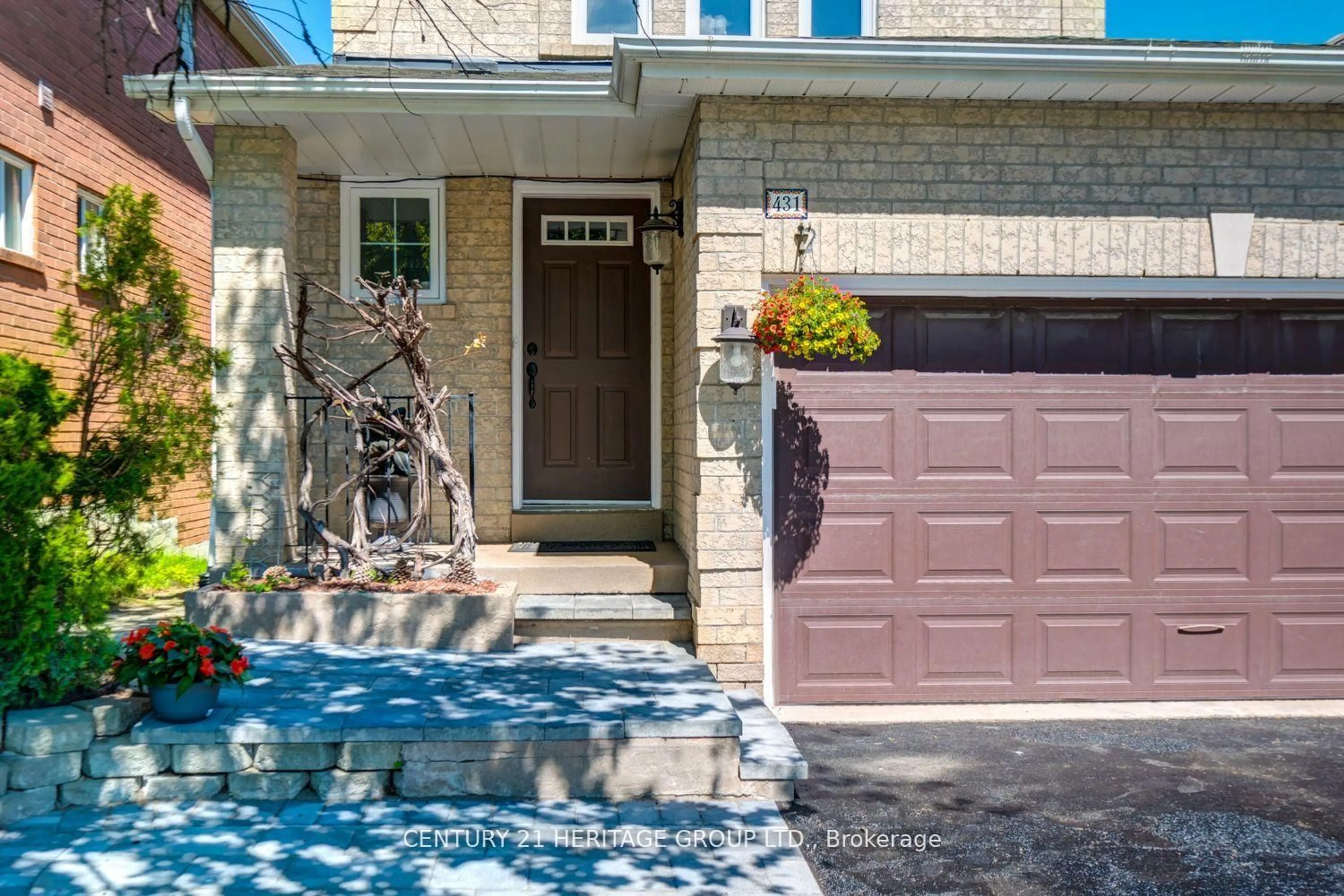 Home with brick exterior material, street for 431 Carruthers Ave, Newmarket Ontario L3X 2C1