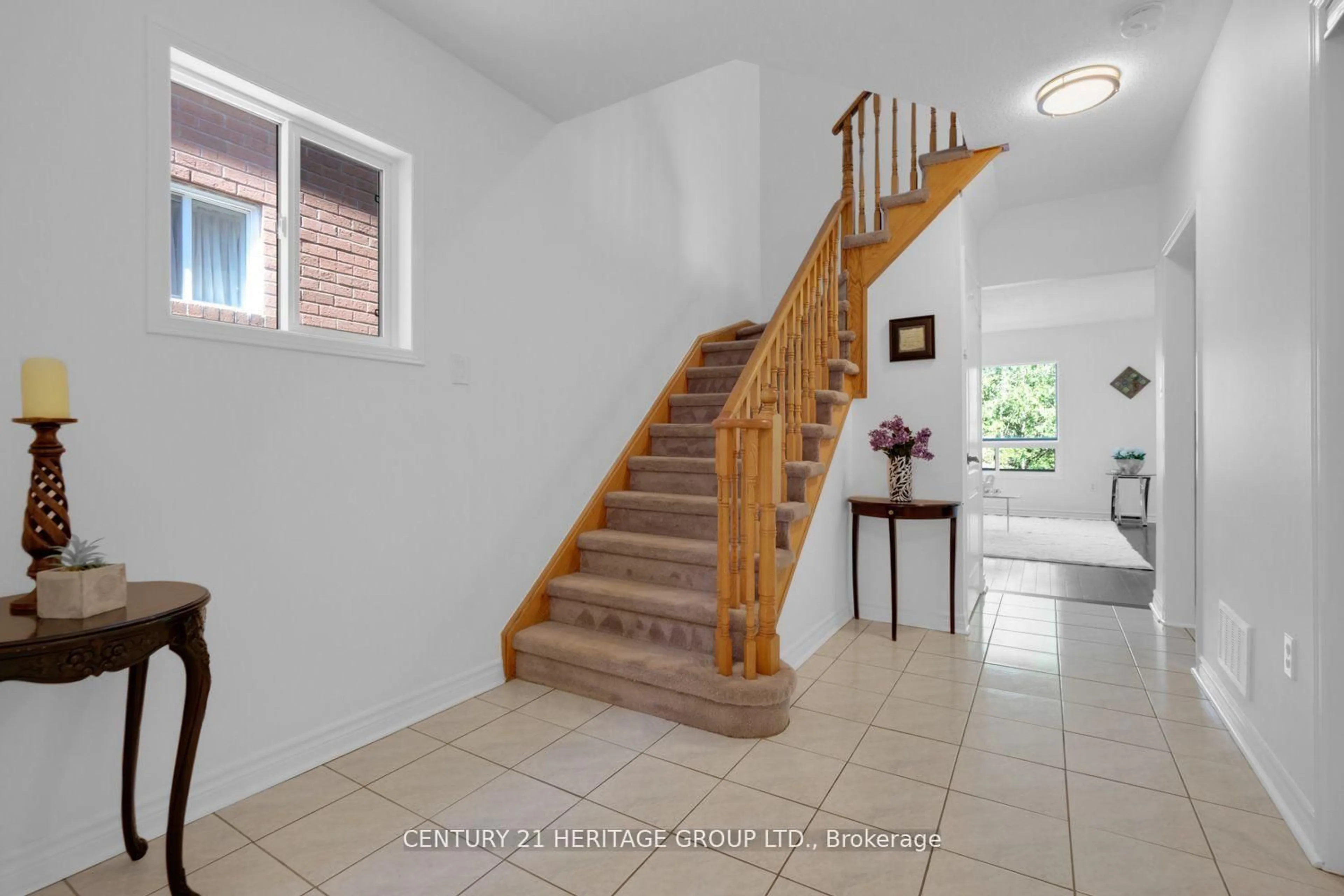 Unknown for 431 Carruthers Ave, Newmarket Ontario L3X 2C1