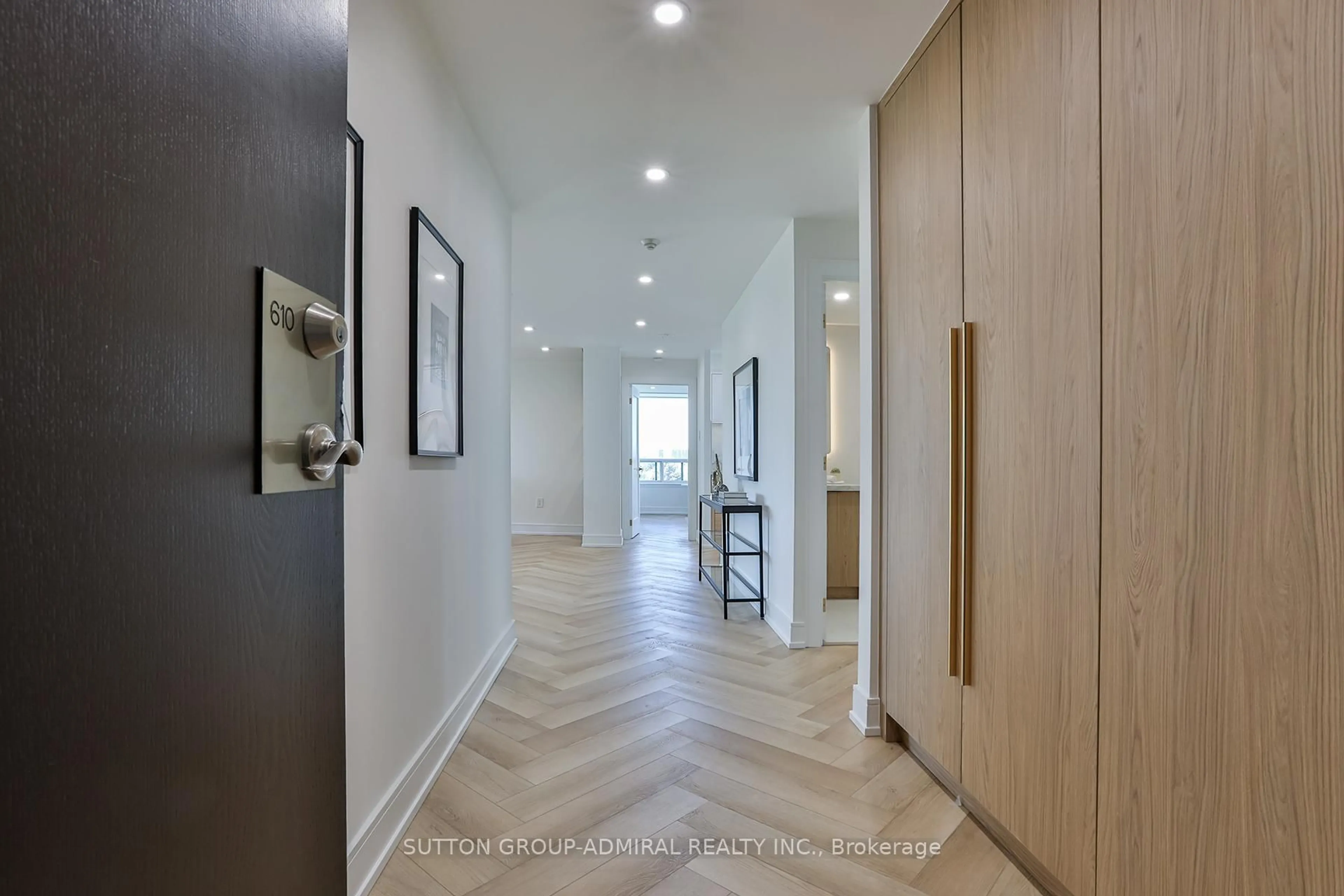 Indoor entryway for 7250 Yonge St #610, Vaughan Ontario L4J 7X1