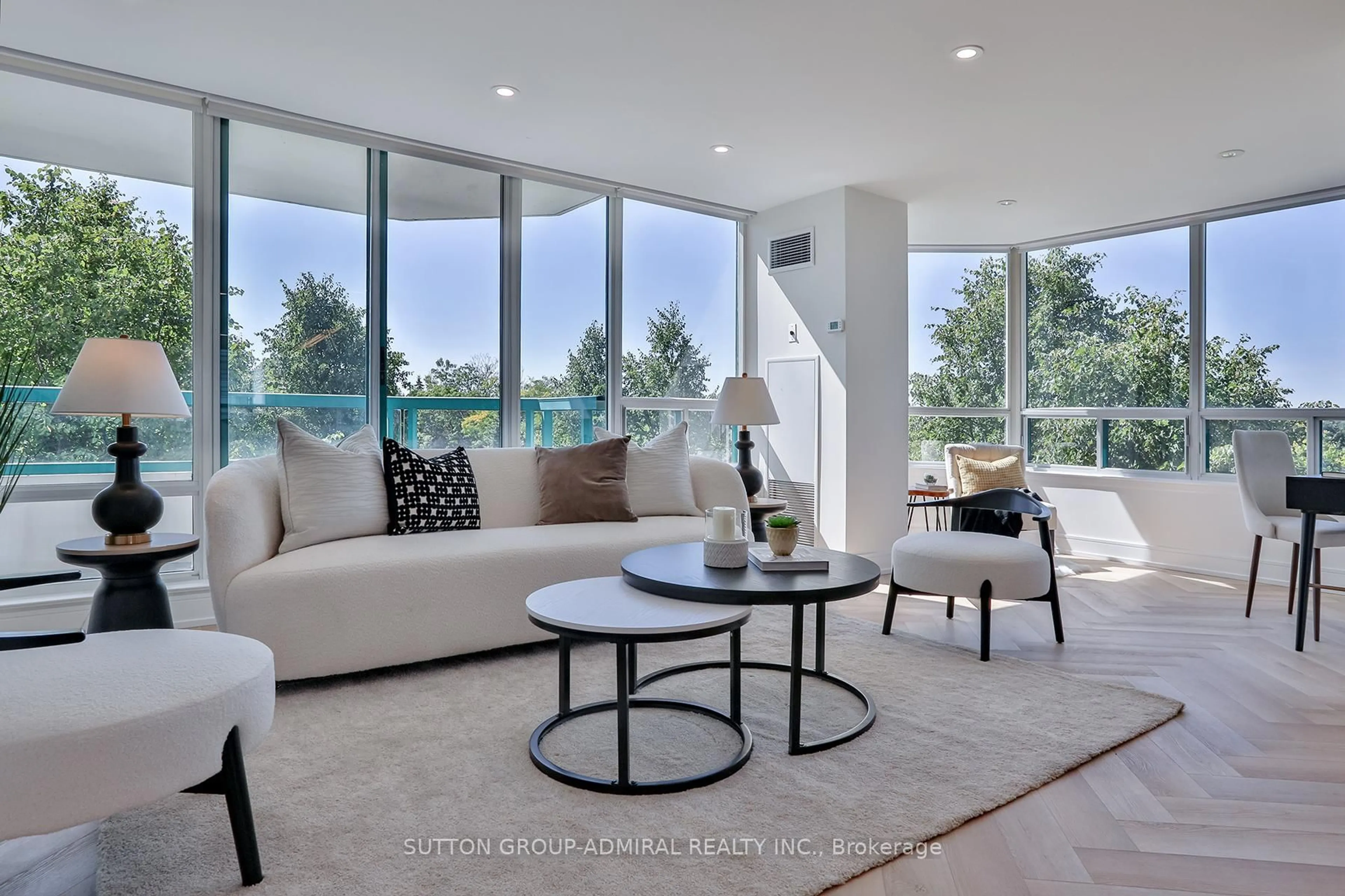 Living room with furniture, unknown for 7250 Yonge St #610, Vaughan Ontario L4J 7X1