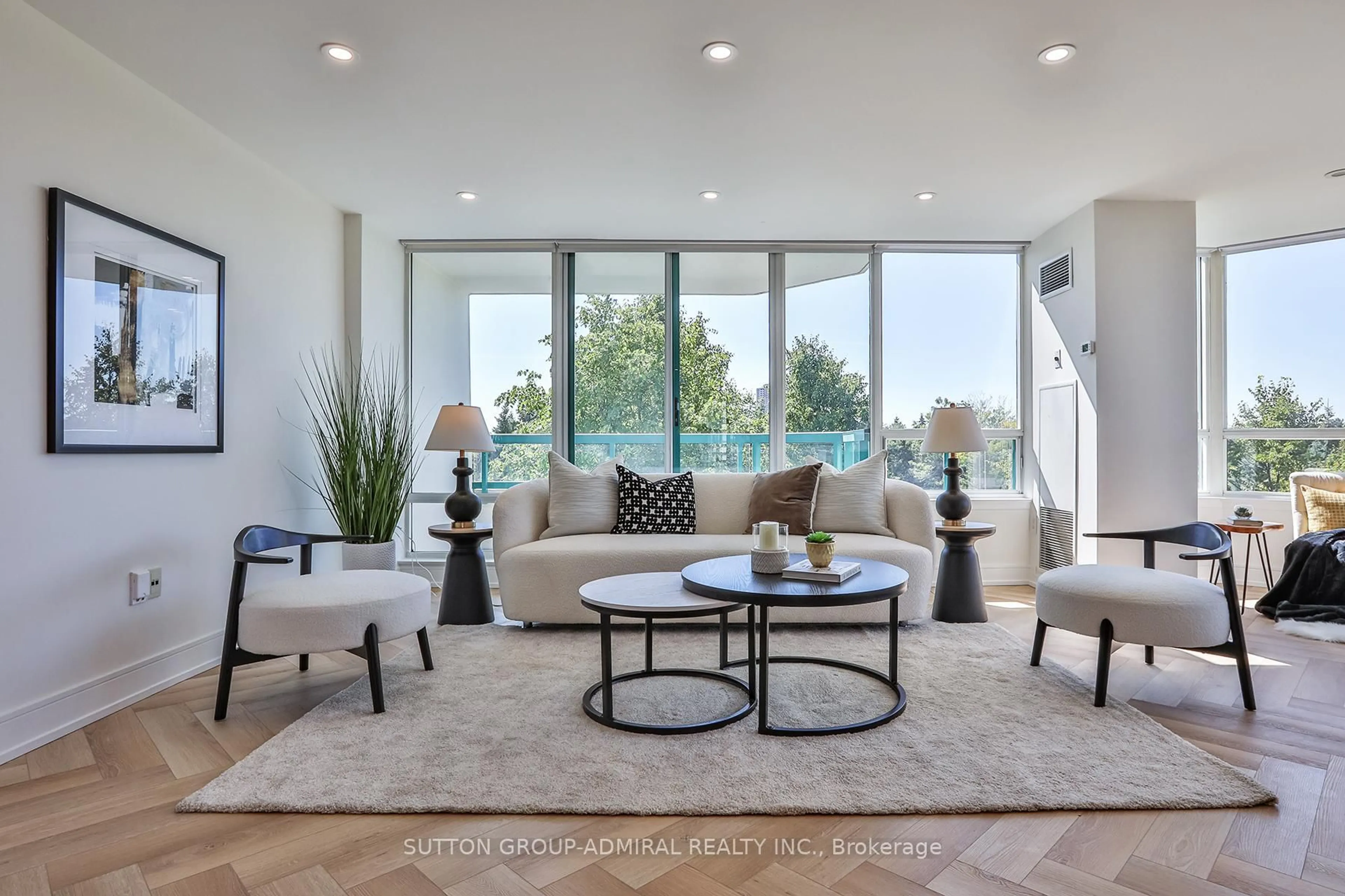 Living room with furniture, unknown for 7250 Yonge St #610, Vaughan Ontario L4J 7X1