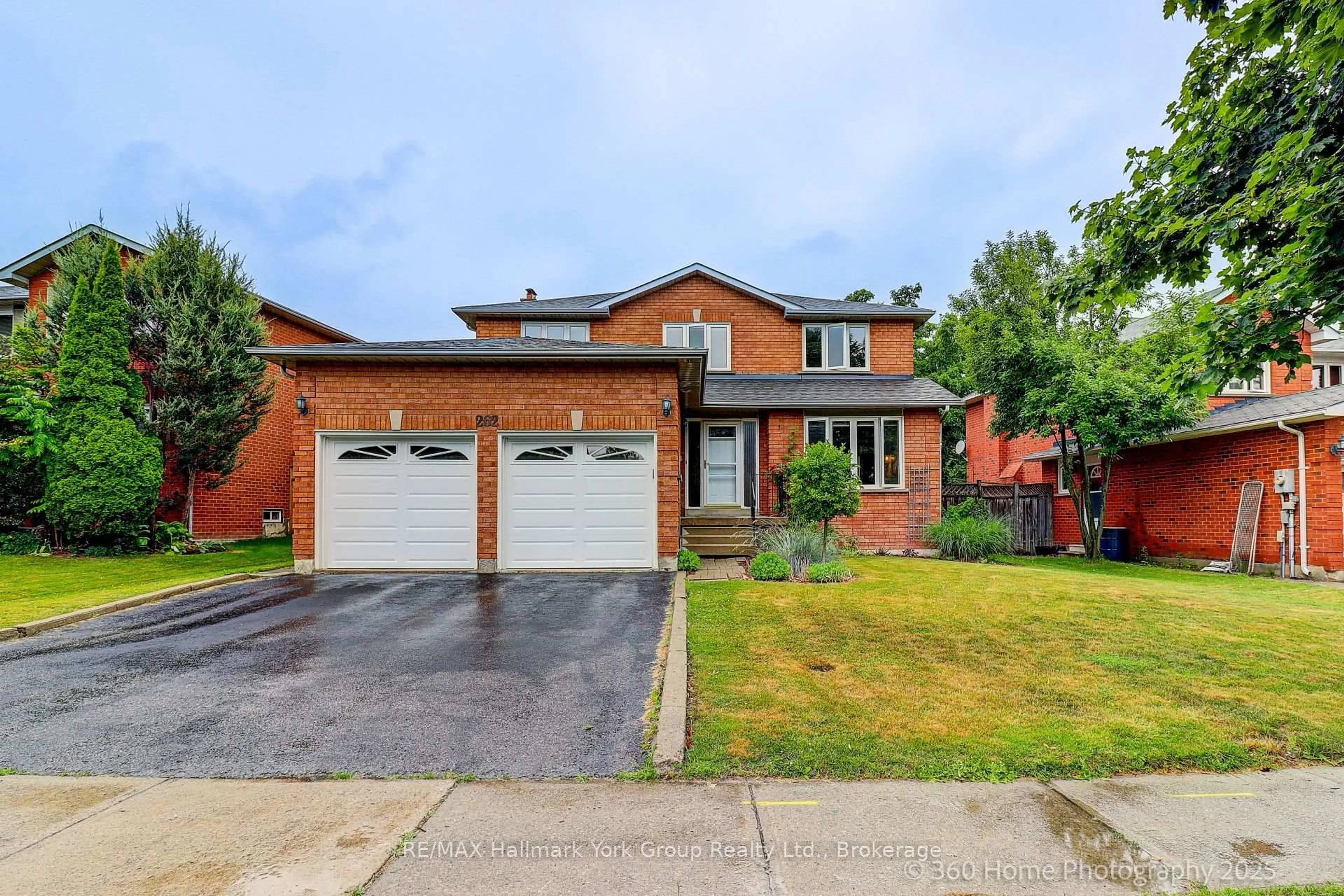 Home with brick exterior material, street for 262 Savage Rd, Newmarket Ontario L3X 1S1