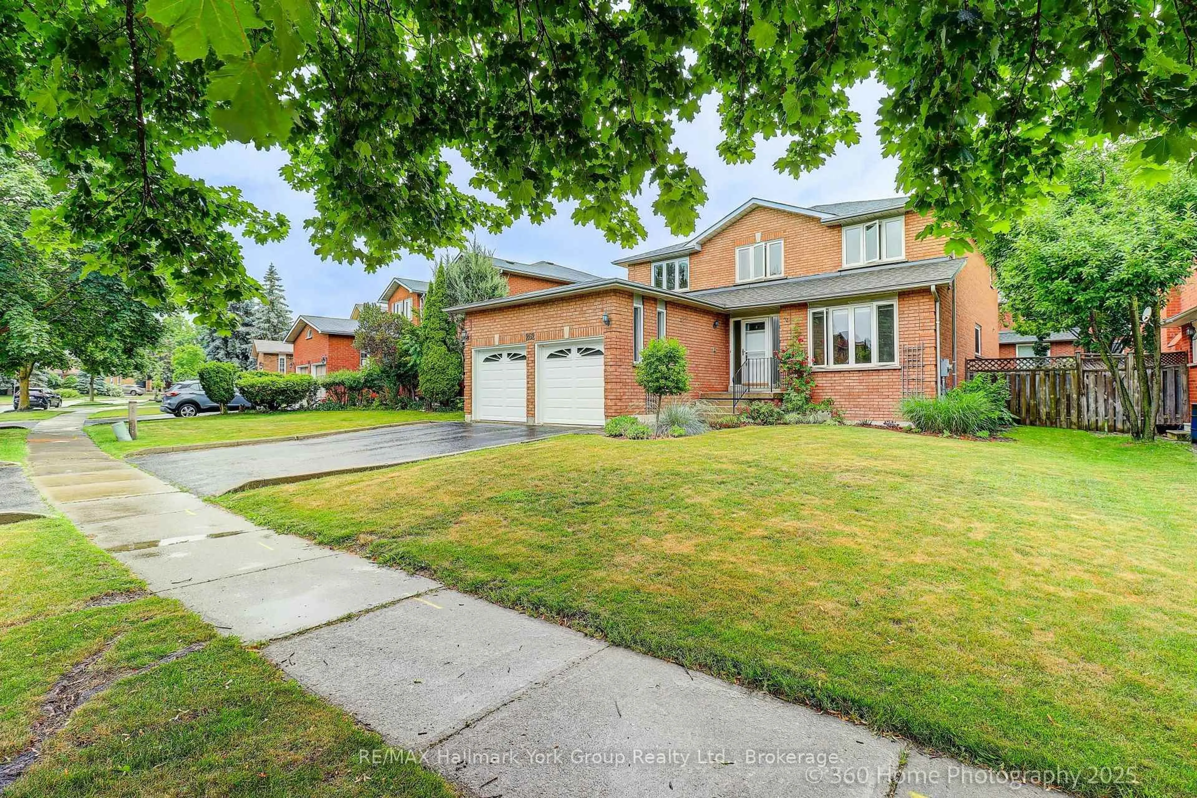 Home with brick exterior material, street for 262 Savage Rd, Newmarket Ontario L3X 1S1