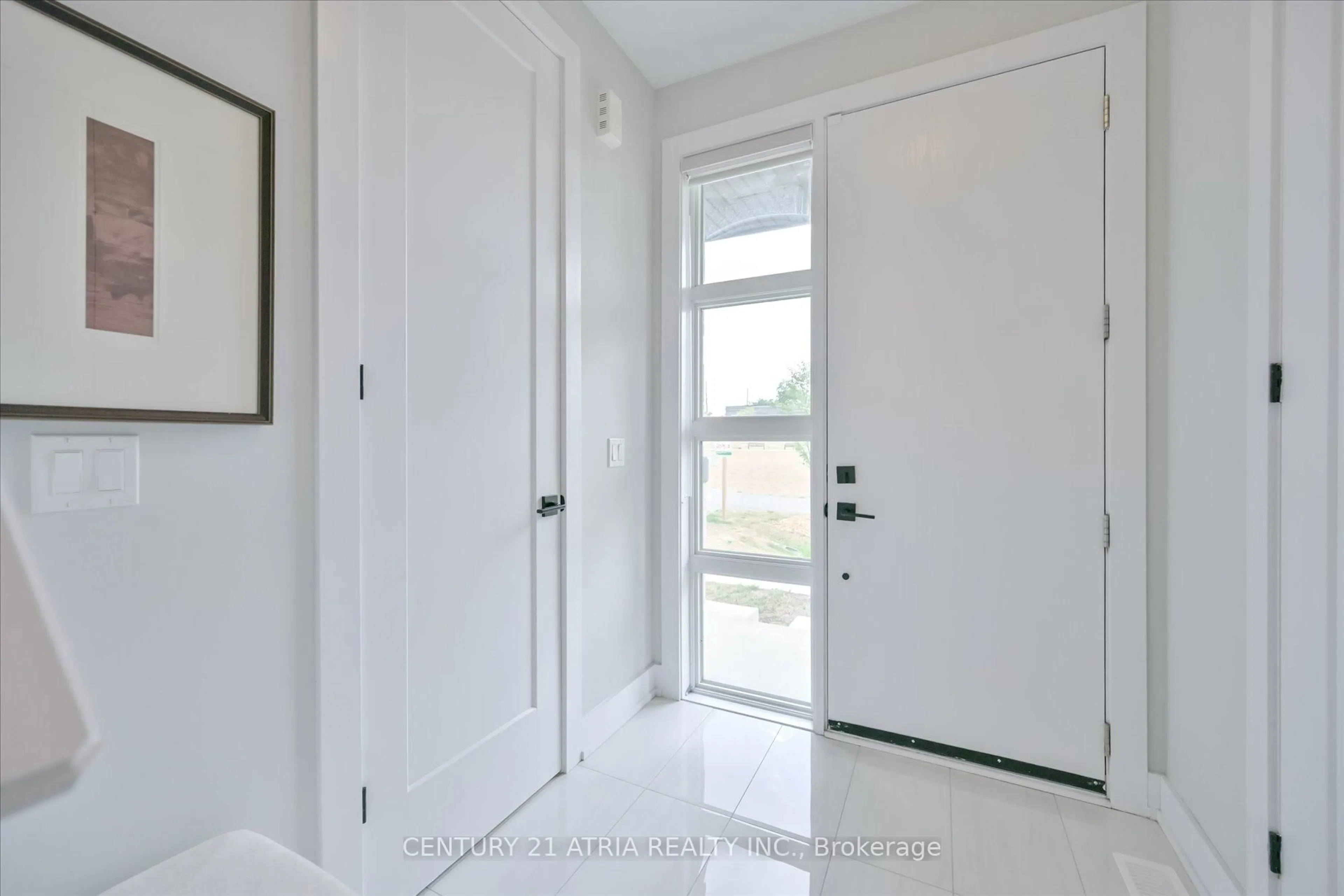 Indoor entryway for 17 Kohn Lane, Markham Ontario L6C 3J3