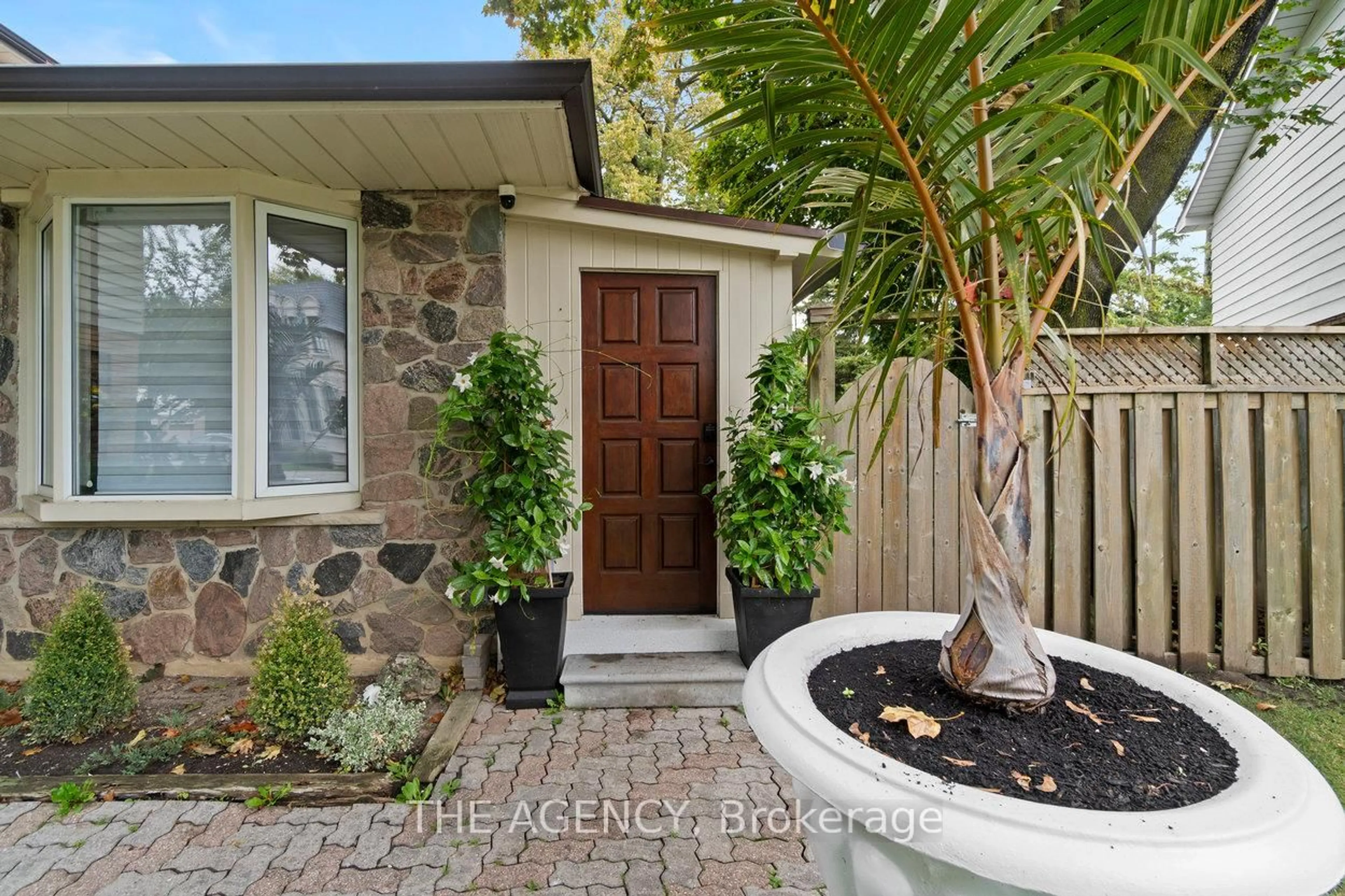 Indoor entryway for 178 Millpond Crt, Richmond Hill Ontario L4C 4W5