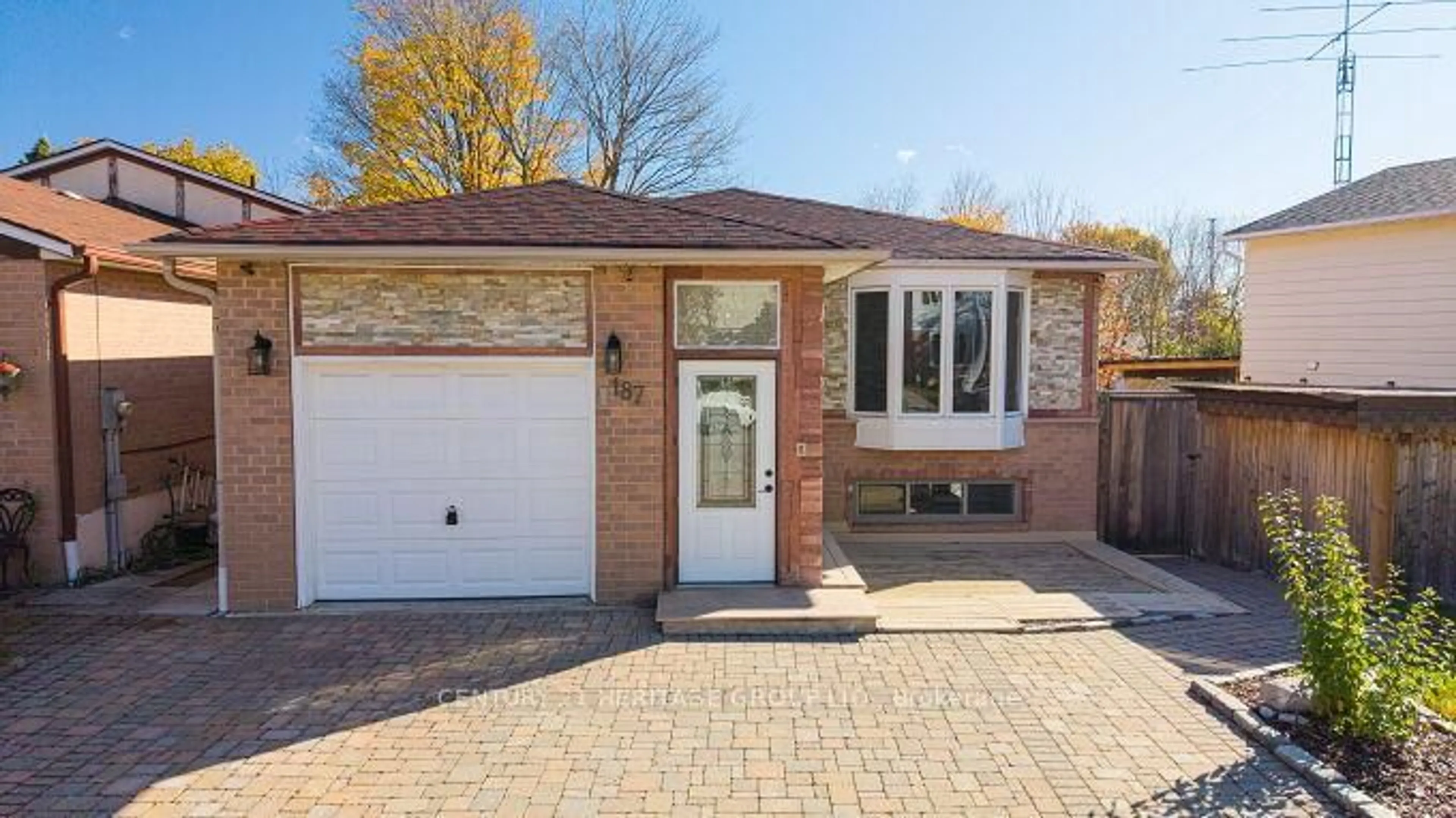 Home with brick exterior material, street for 187 Currey Cres, Newmarket Ontario L3Y 5M7