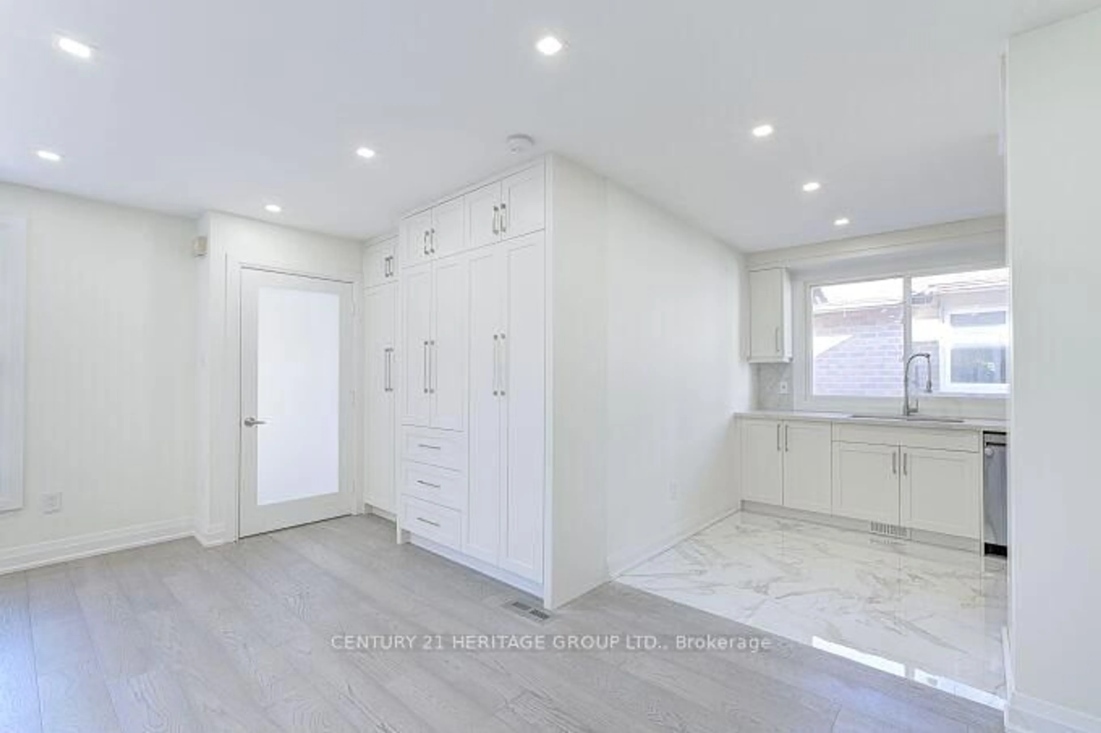 Unknown for 187 Currey Cres, Newmarket Ontario L3Y 5M7