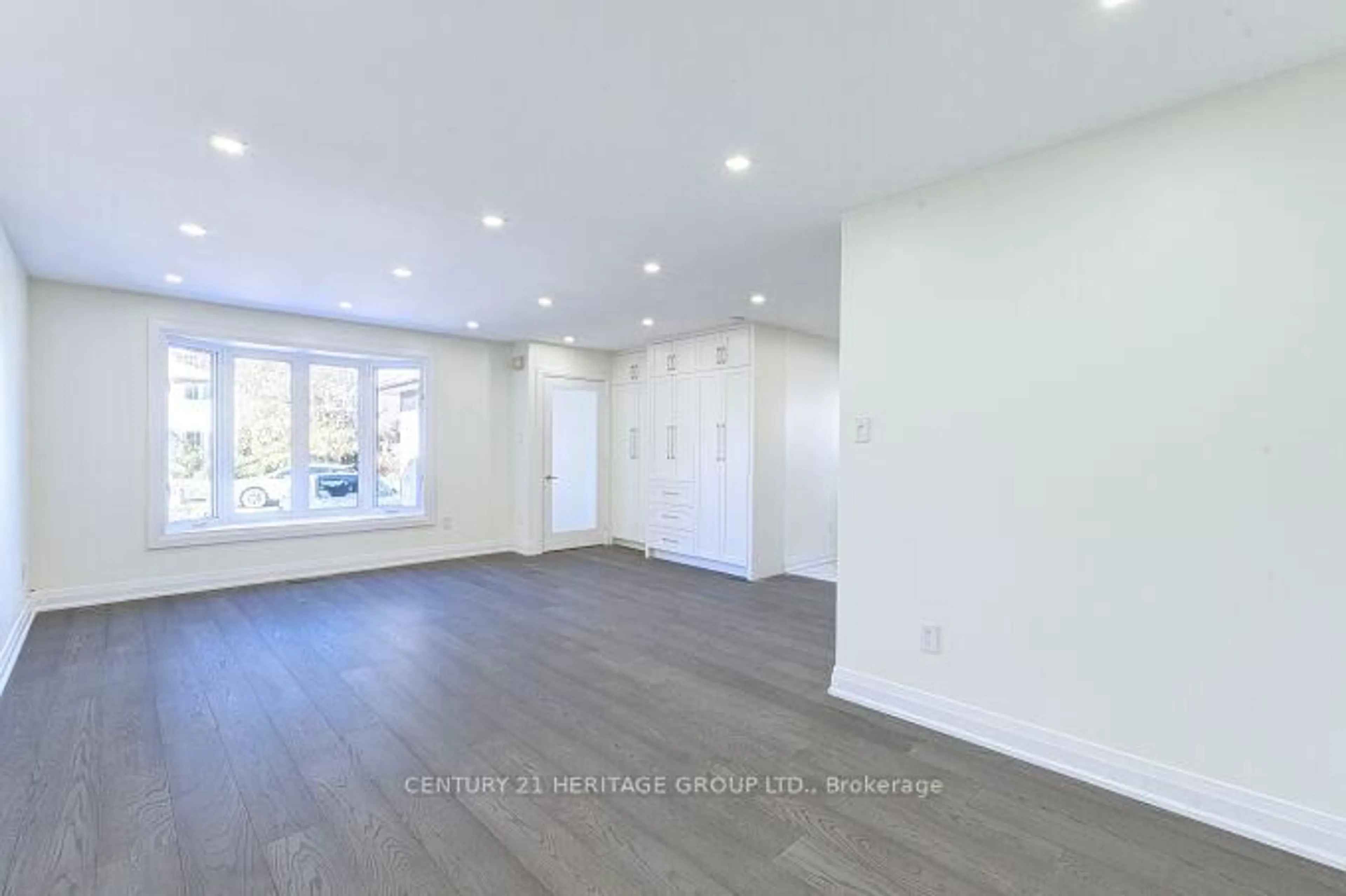 A pic of a room for 187 Currey Cres, Newmarket Ontario L3Y 5M7