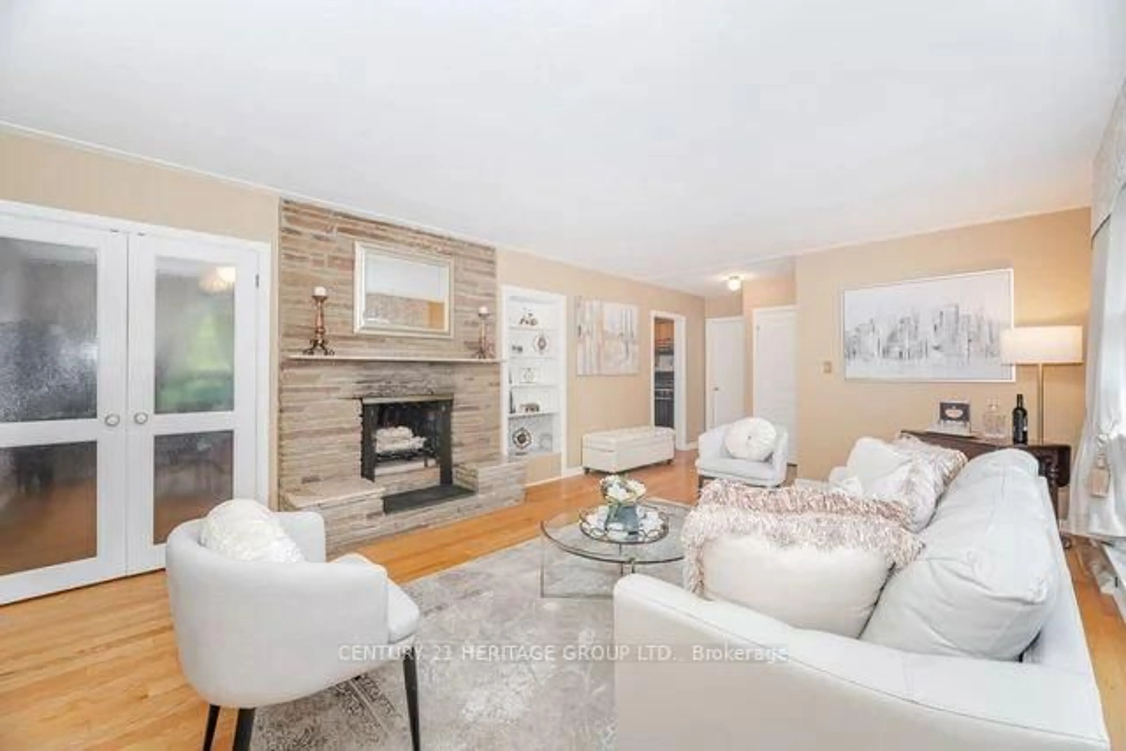 Living room with furniture, unknown for 22 Poplar Dr, Richmond Hill Ontario L4E 2X6