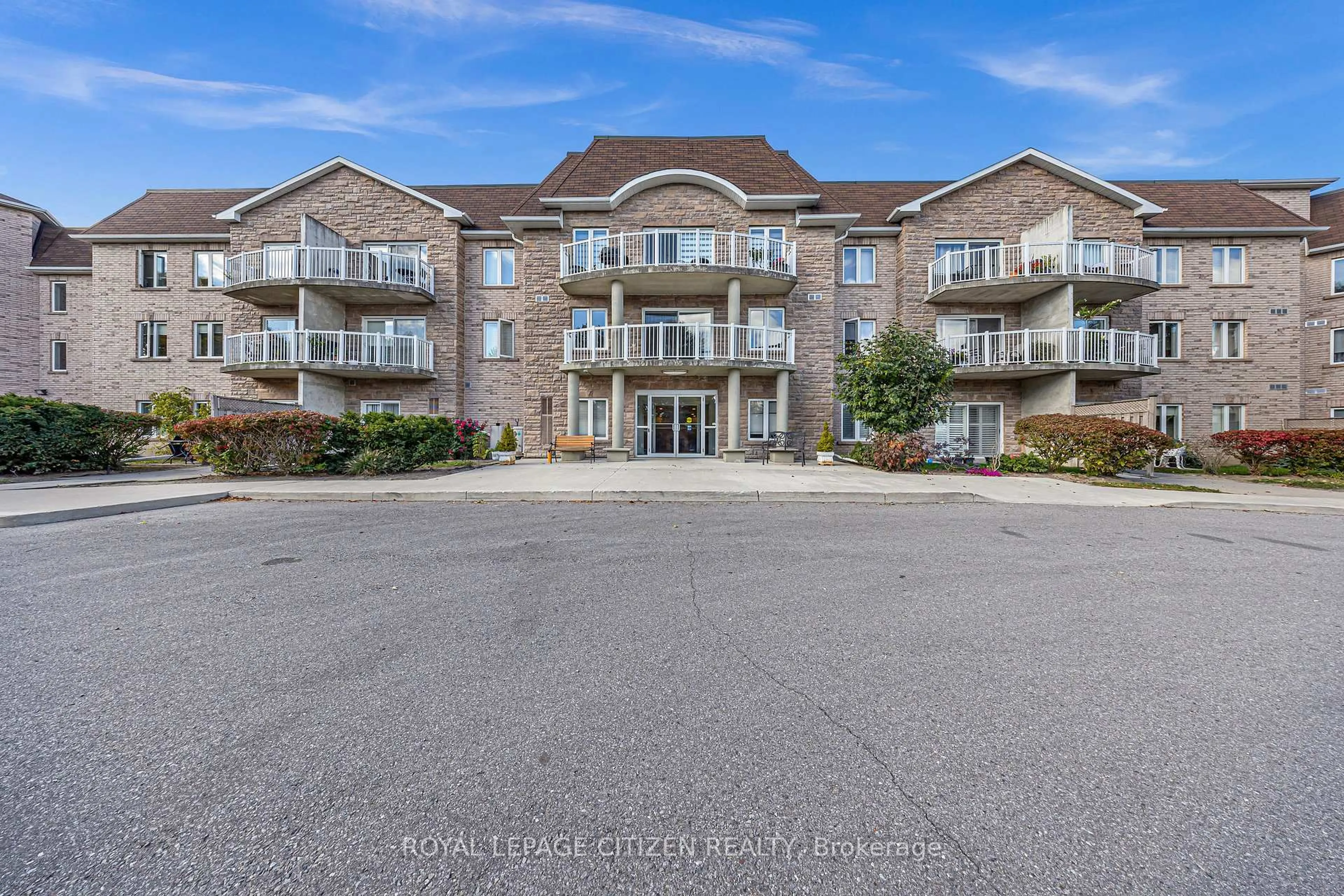 Unknown for 32 Church St #307, King Ontario L0G 1T0